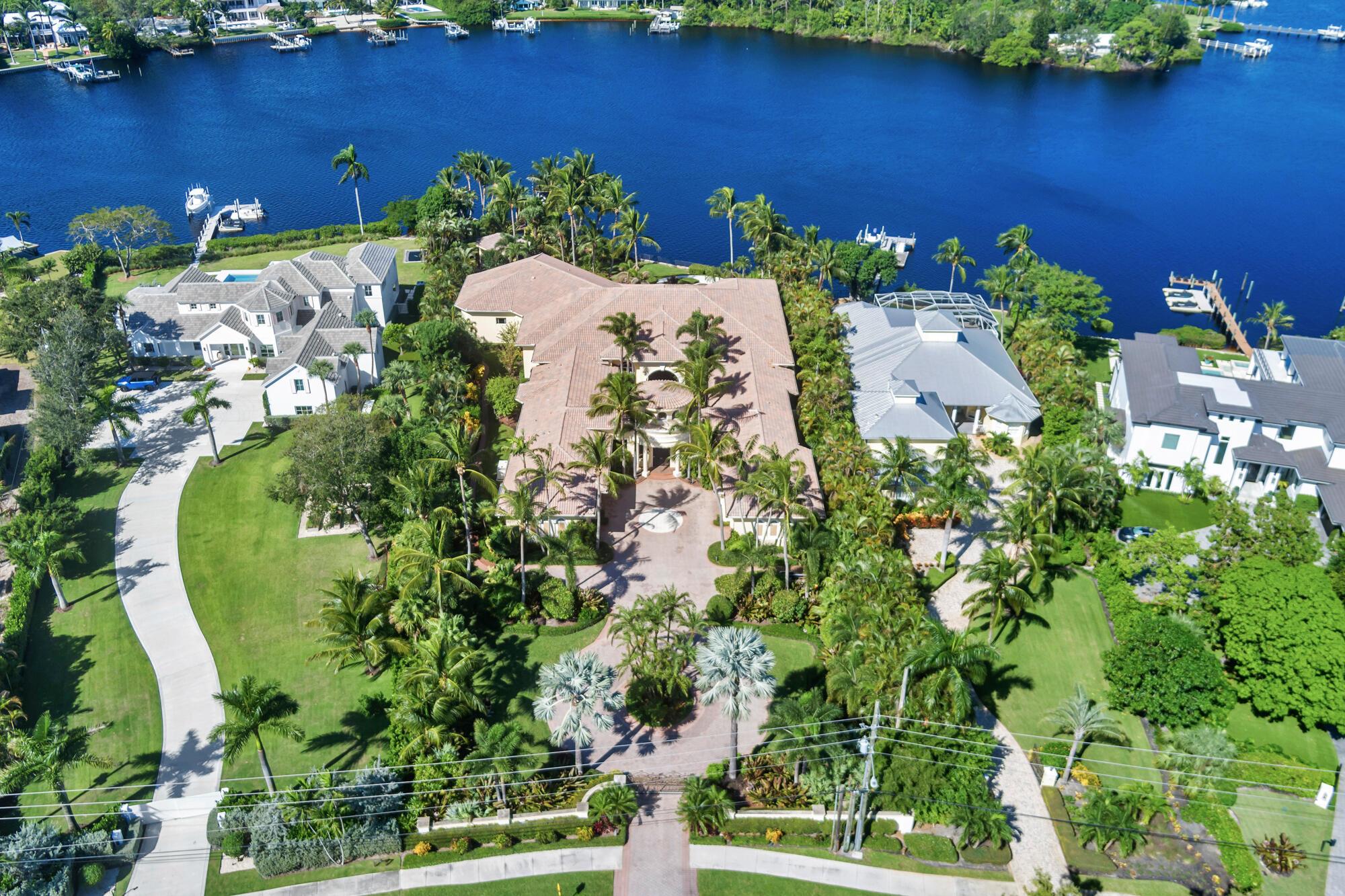 19223 Riverside Dr Tequesta, FL 33469