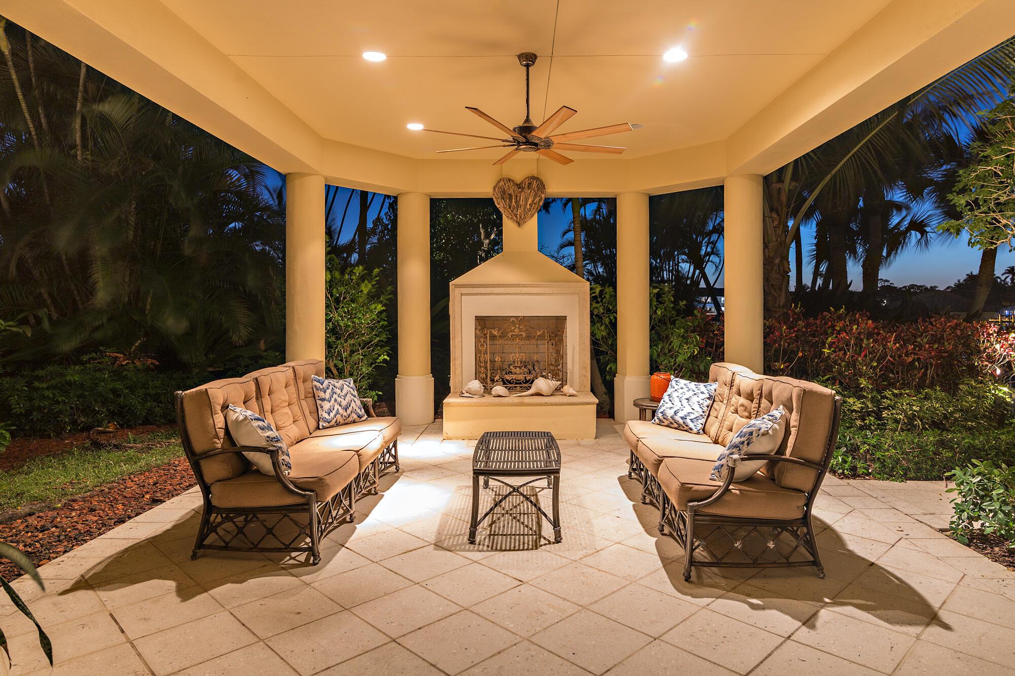 19223 Riverside Dr Tequesta, FL 33469