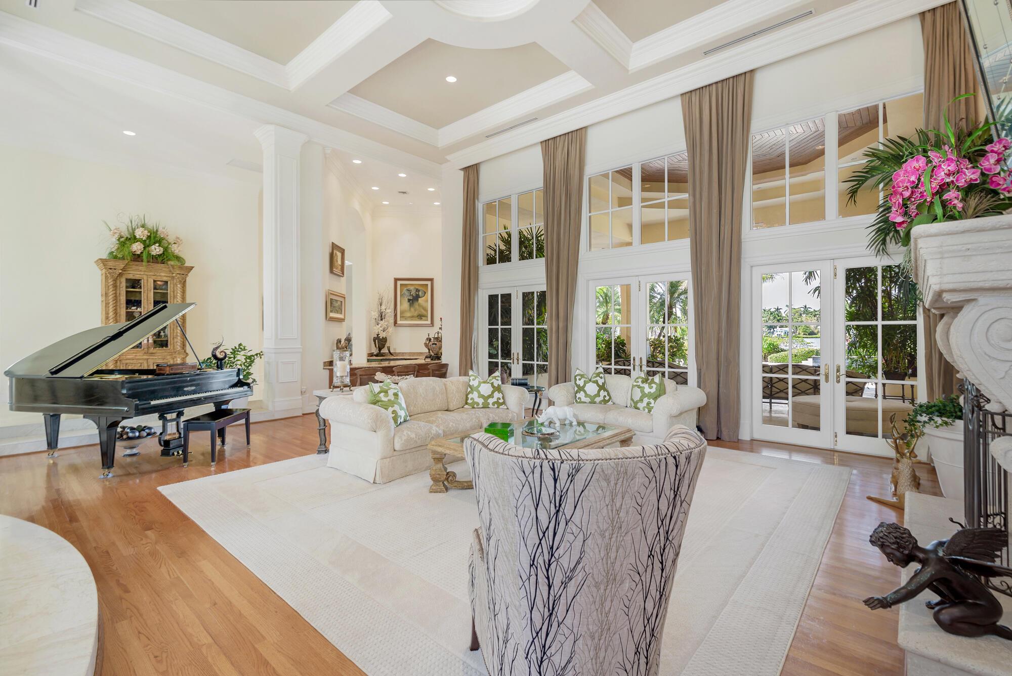 19223 Riverside Dr Tequesta, FL 33469