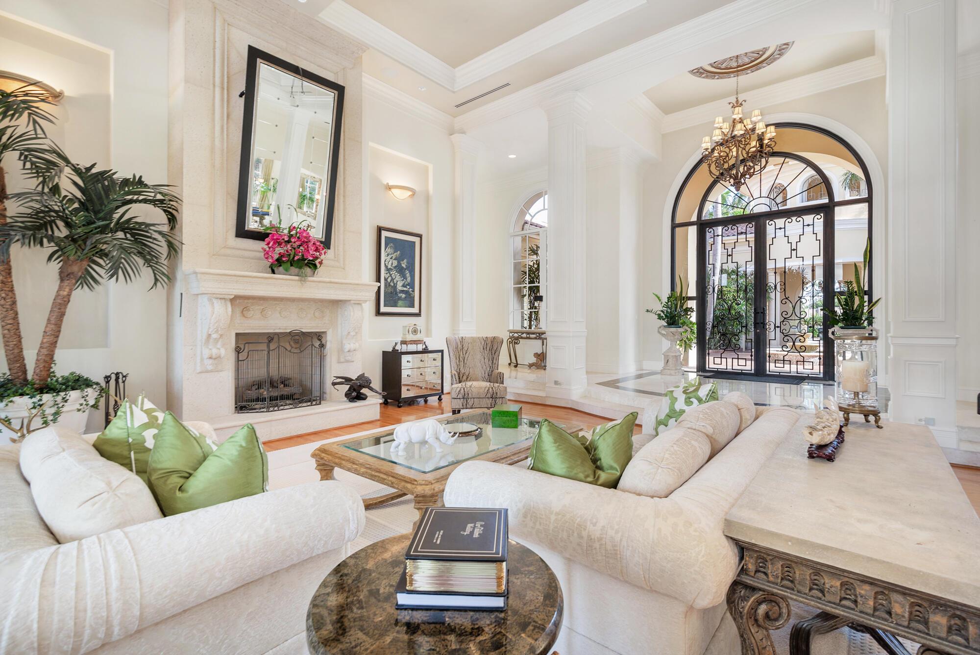 19223 Riverside Dr Tequesta, FL 33469