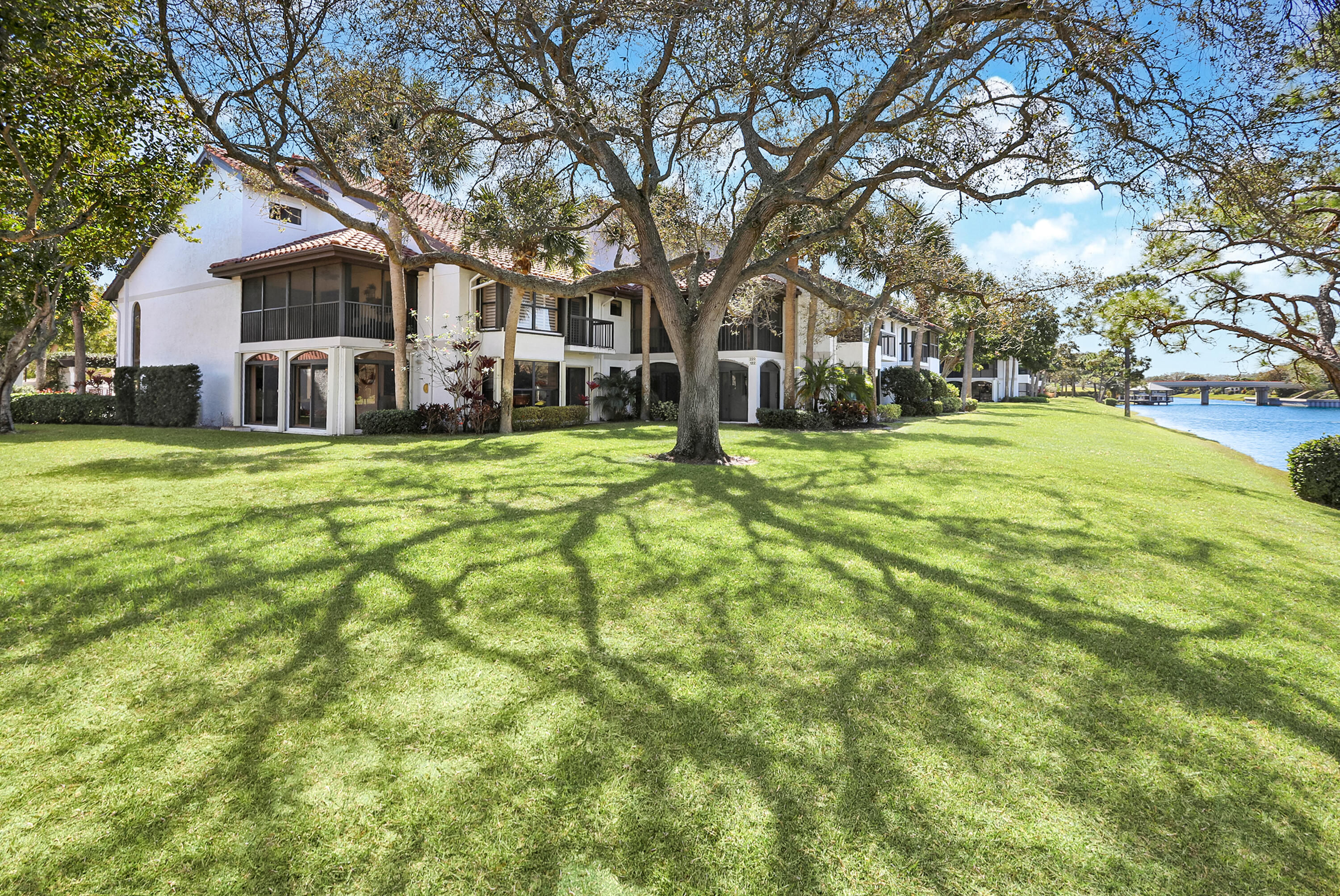 16671 Traders Xing #121