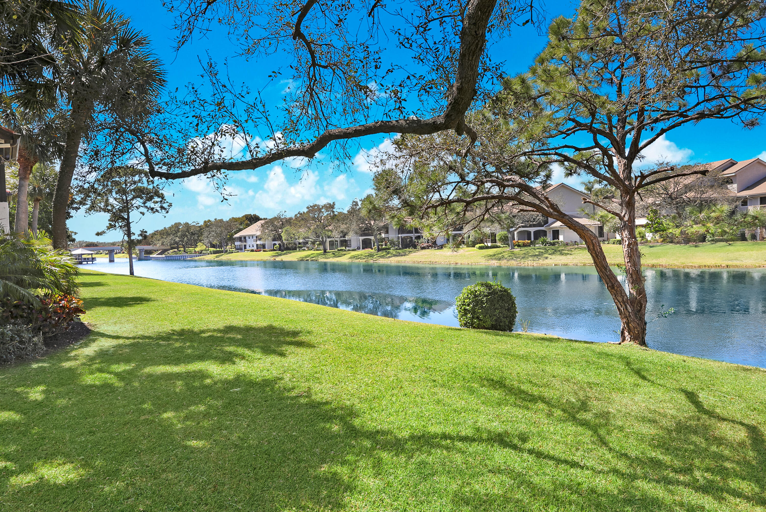 16671 Traders Xing #121 Jupiter, FL 33477