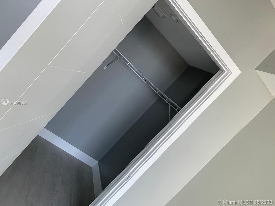 image Brickell Ten14