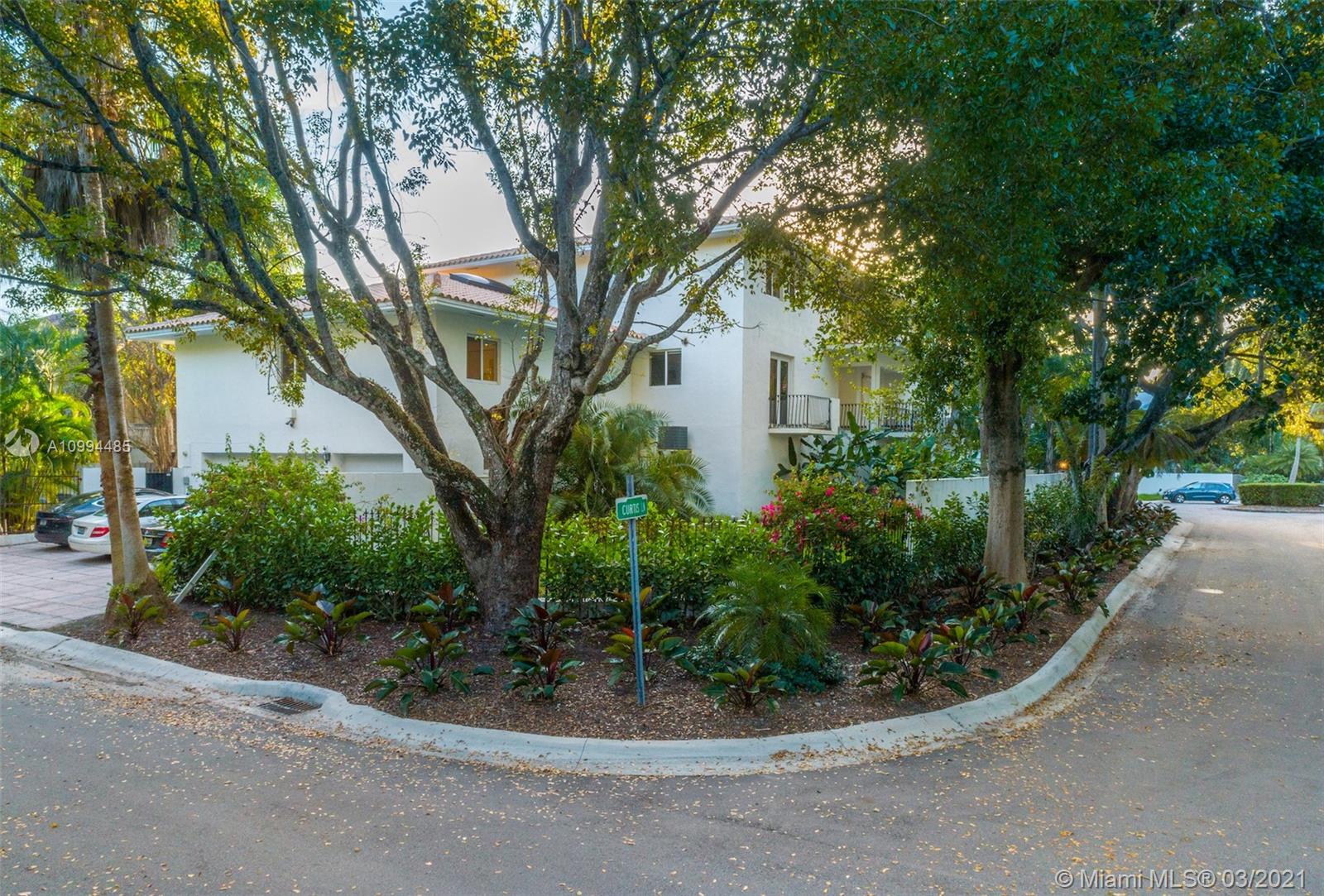 3600 Curtiss Ln Miami, FL 33133