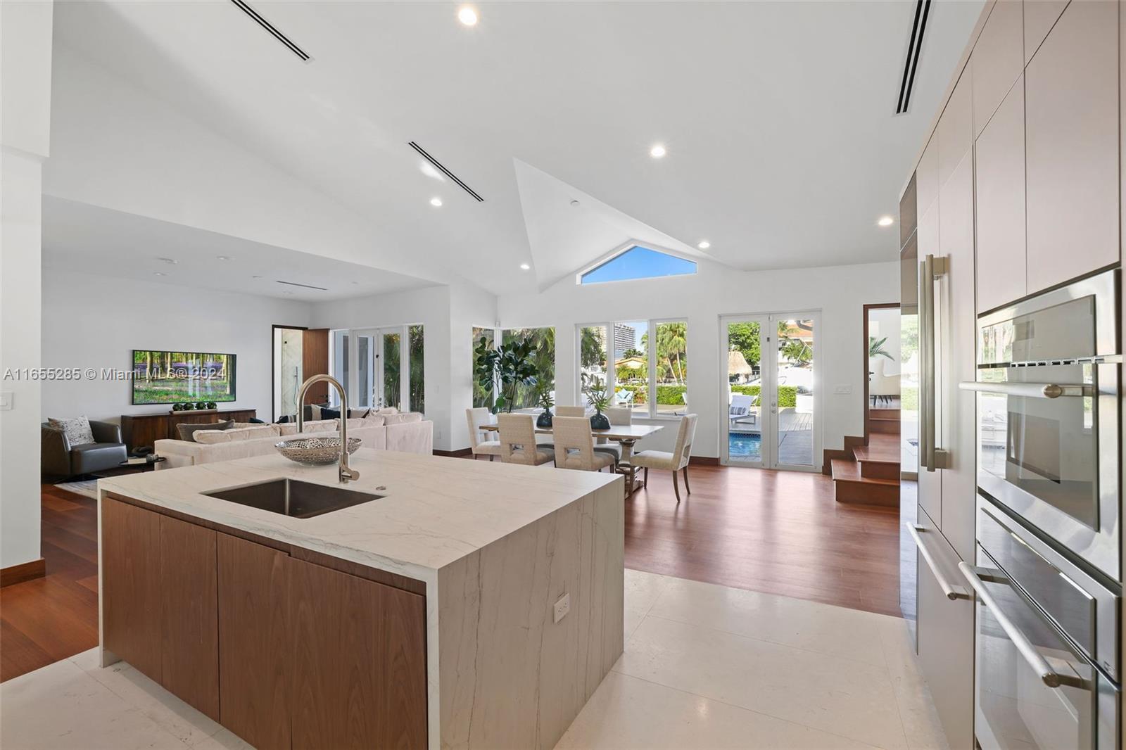 543 Hibiscus Dr Hallandale Beach, FL 33009