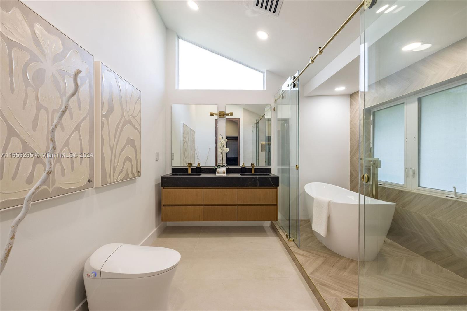 543 Hibiscus Dr Hallandale Beach, FL 33009