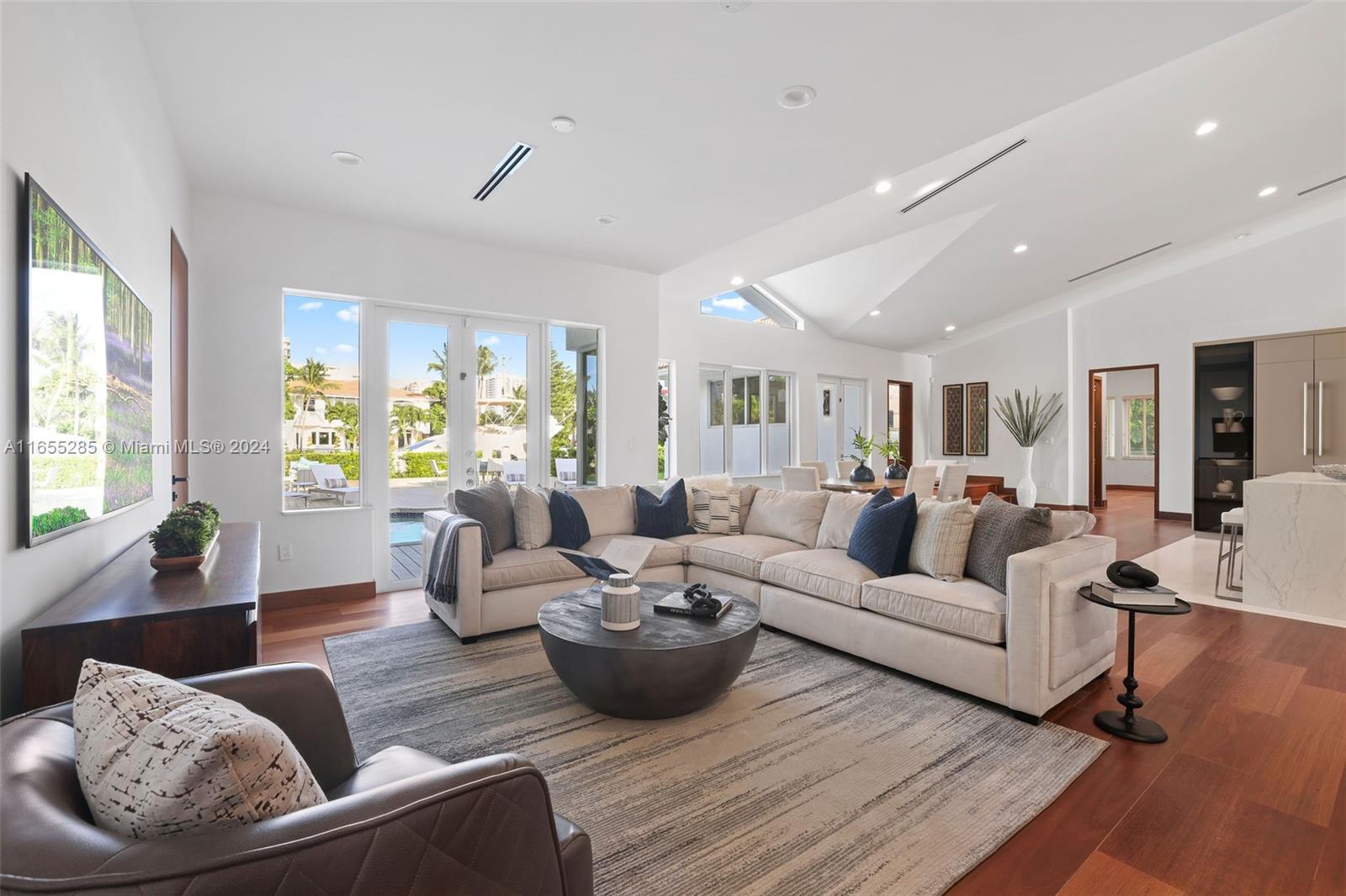 543 Hibiscus Dr Hallandale Beach, FL 33009