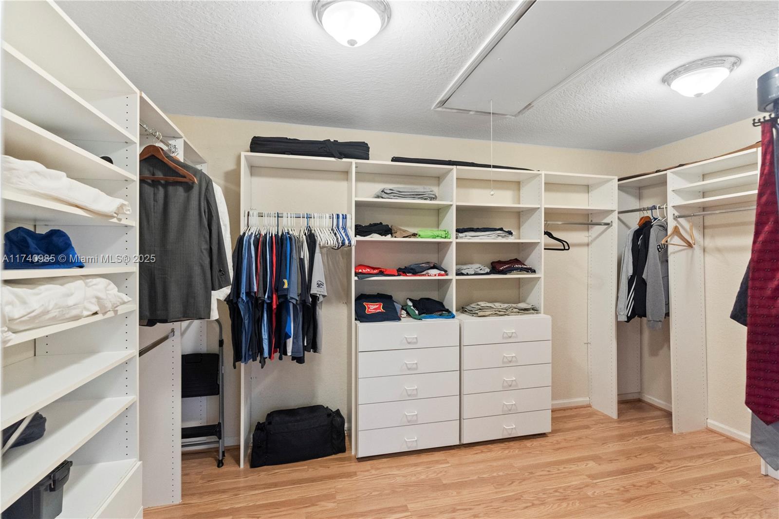 1113 SW 156th Ter Pembroke Pines, FL 33027