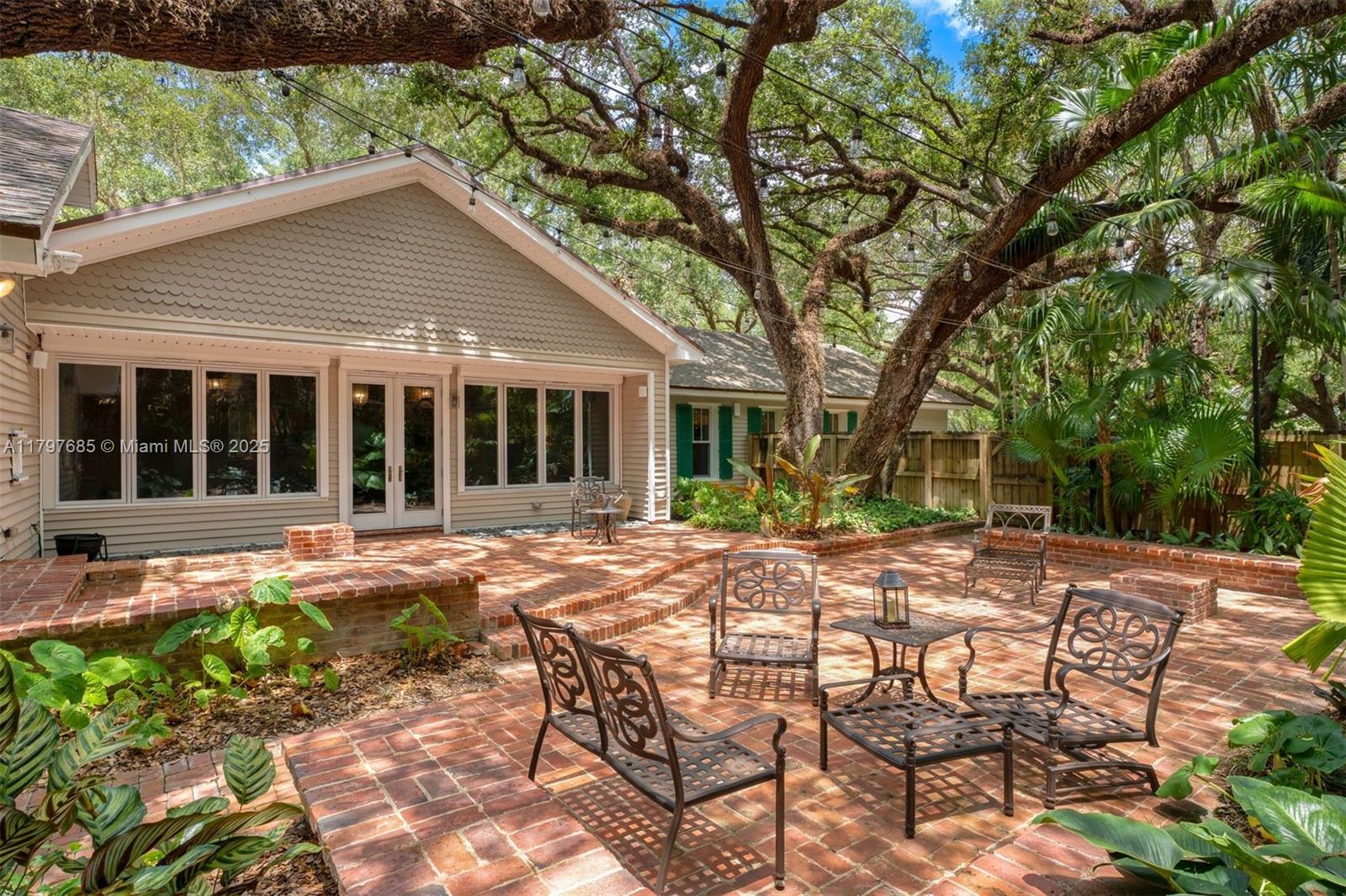 7400 SW 47th Ct Miami, FL 33143