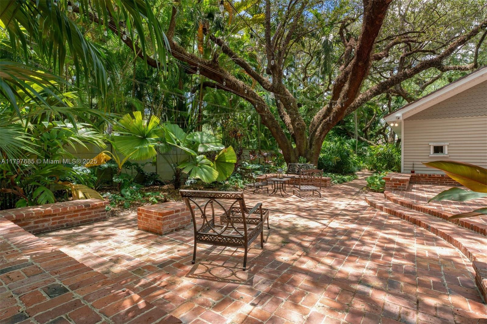 7400 SW 47th Ct Miami, FL 33143