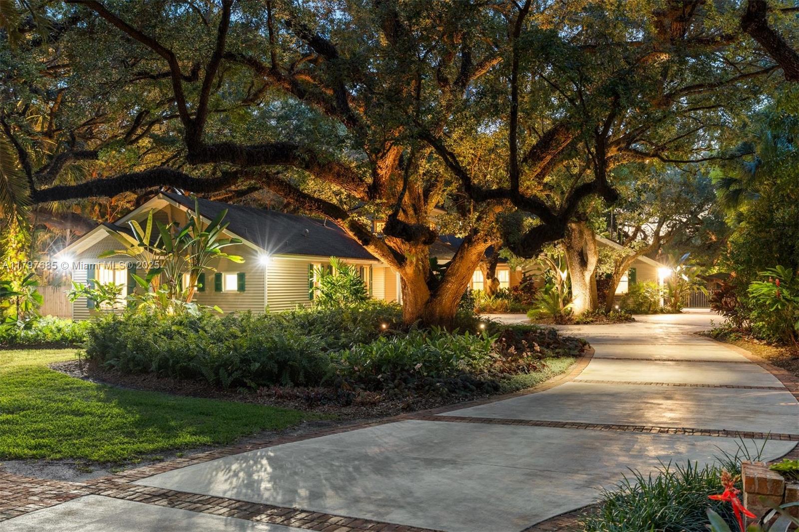 7400 SW 47th Ct Miami, FL 33143