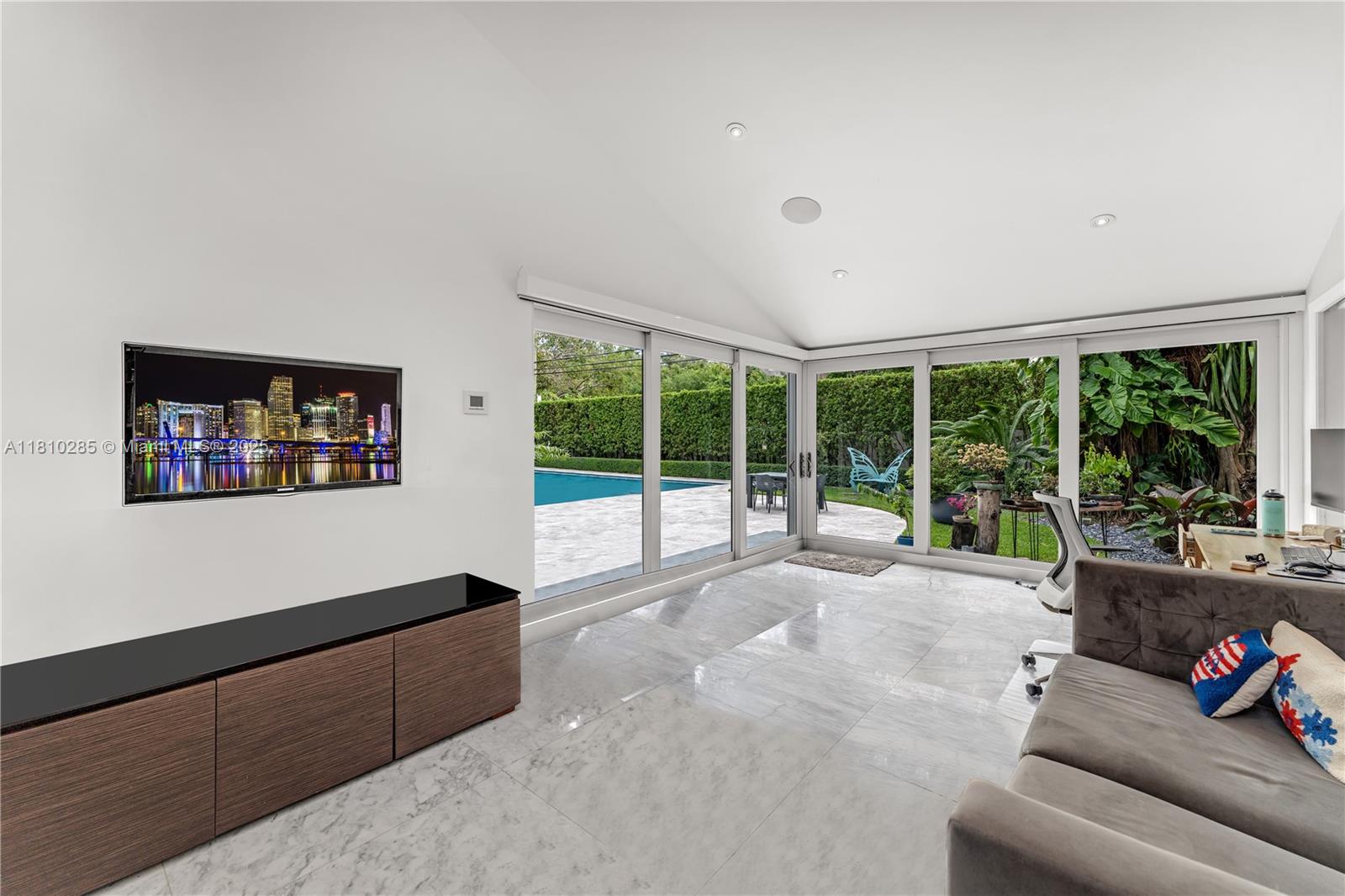 259 E Shore Dr Miami, FL 33133