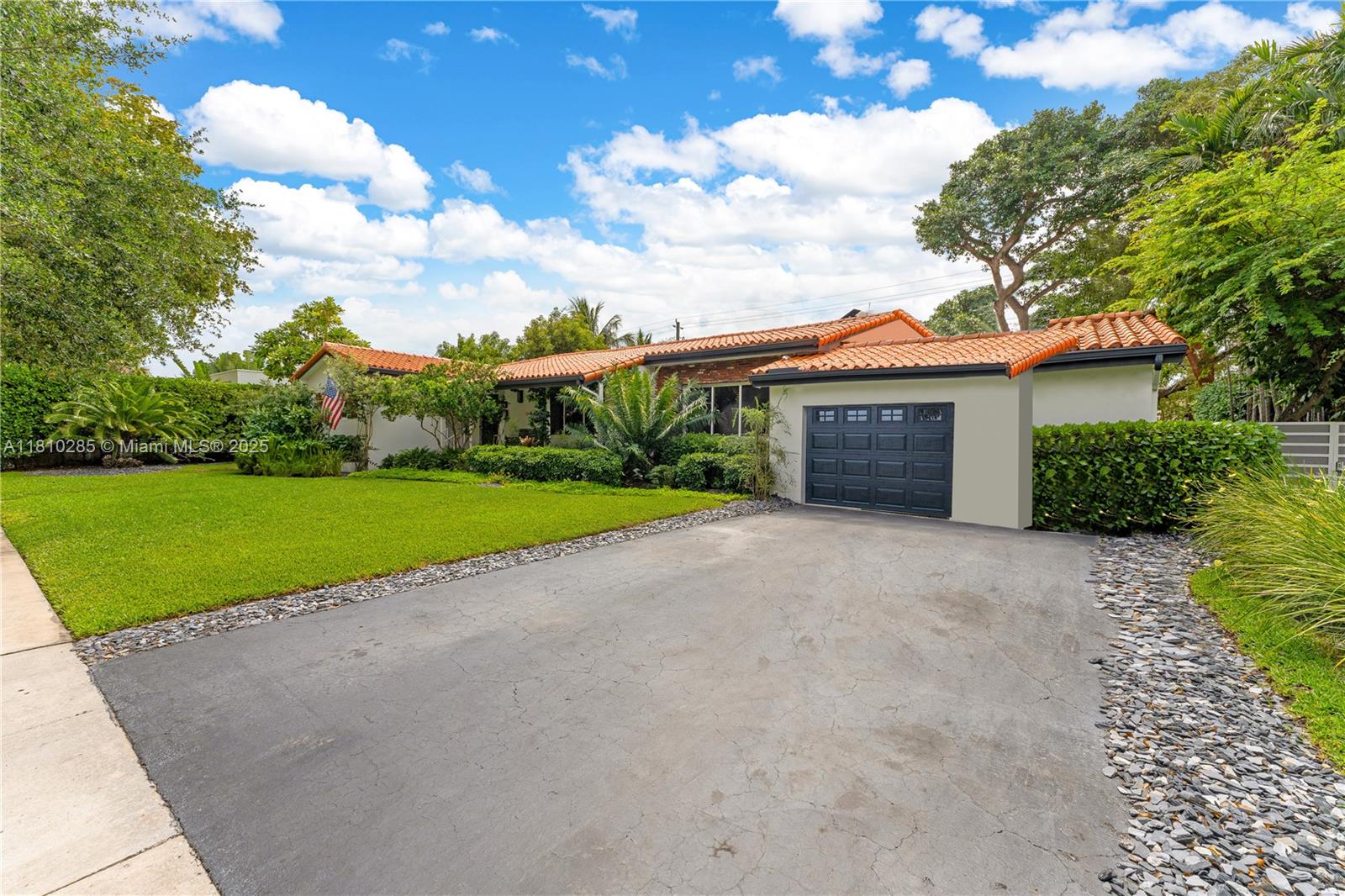 259 E Shore Dr Miami, FL 33133