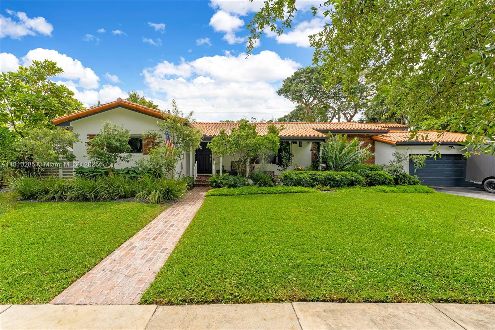 259 E Shore Dr Miami, FL 33133