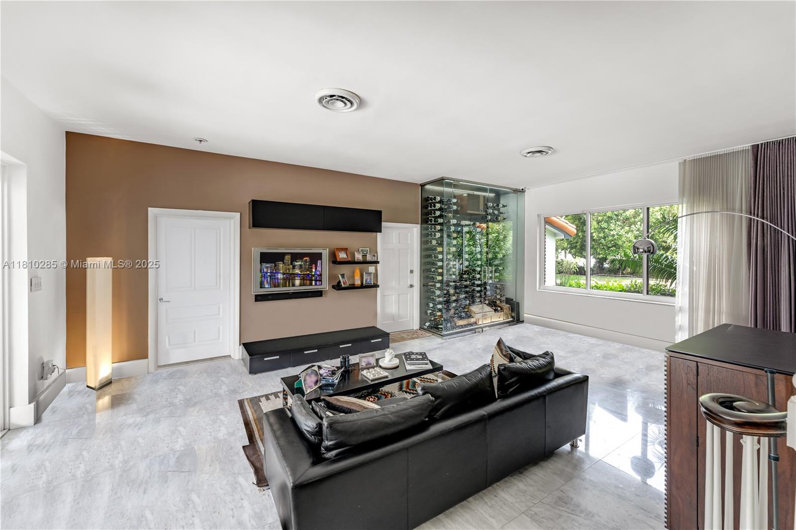 259 E Shore Dr Miami, FL 33133