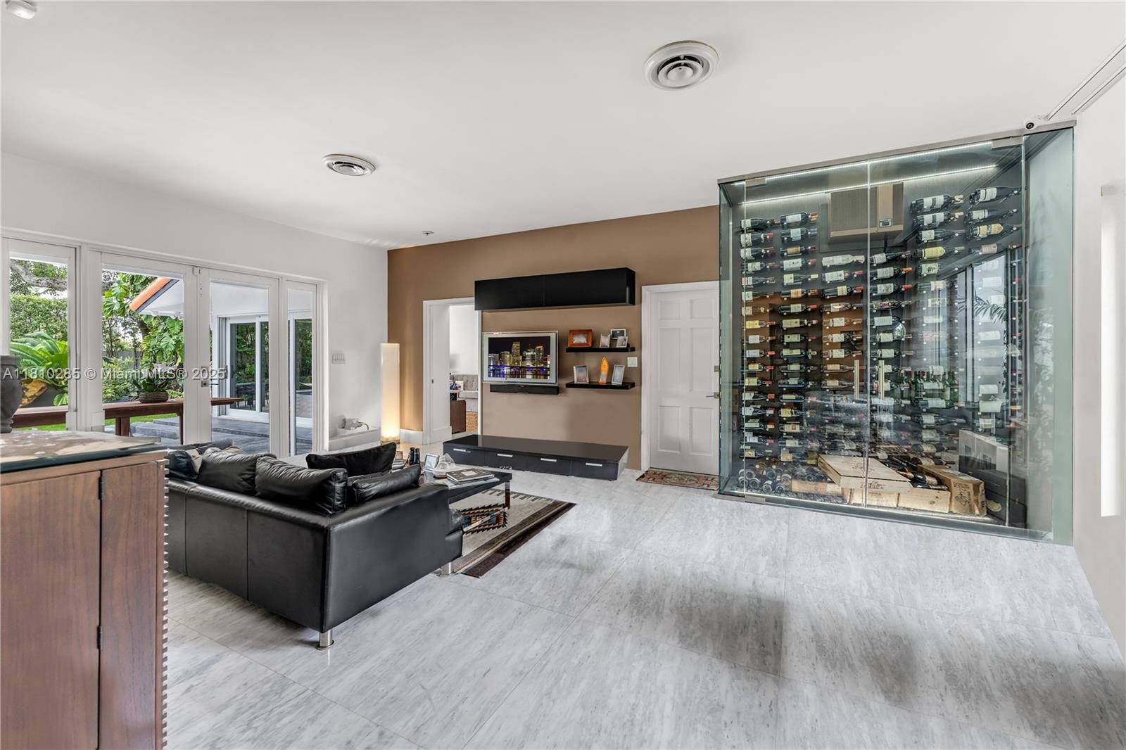 259 E Shore Dr Miami, FL 33133