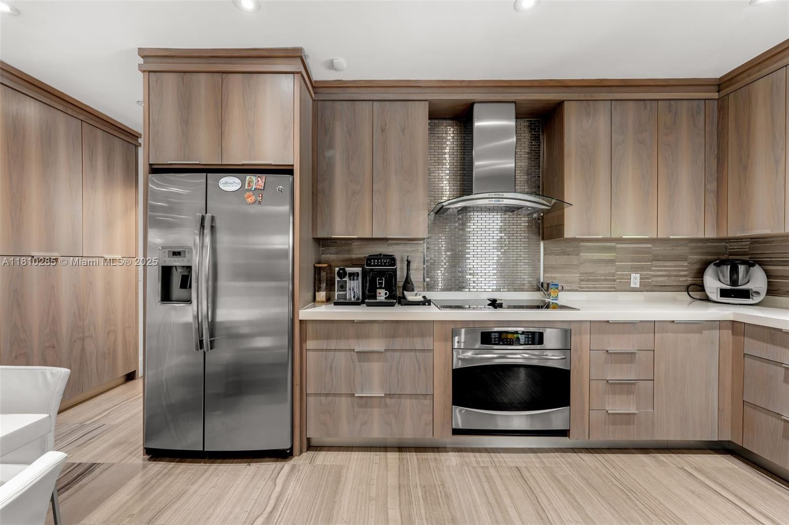 259 E Shore Dr Miami, FL 33133