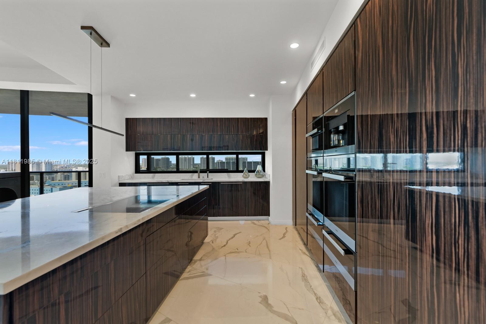 image Porsche Design Tower12