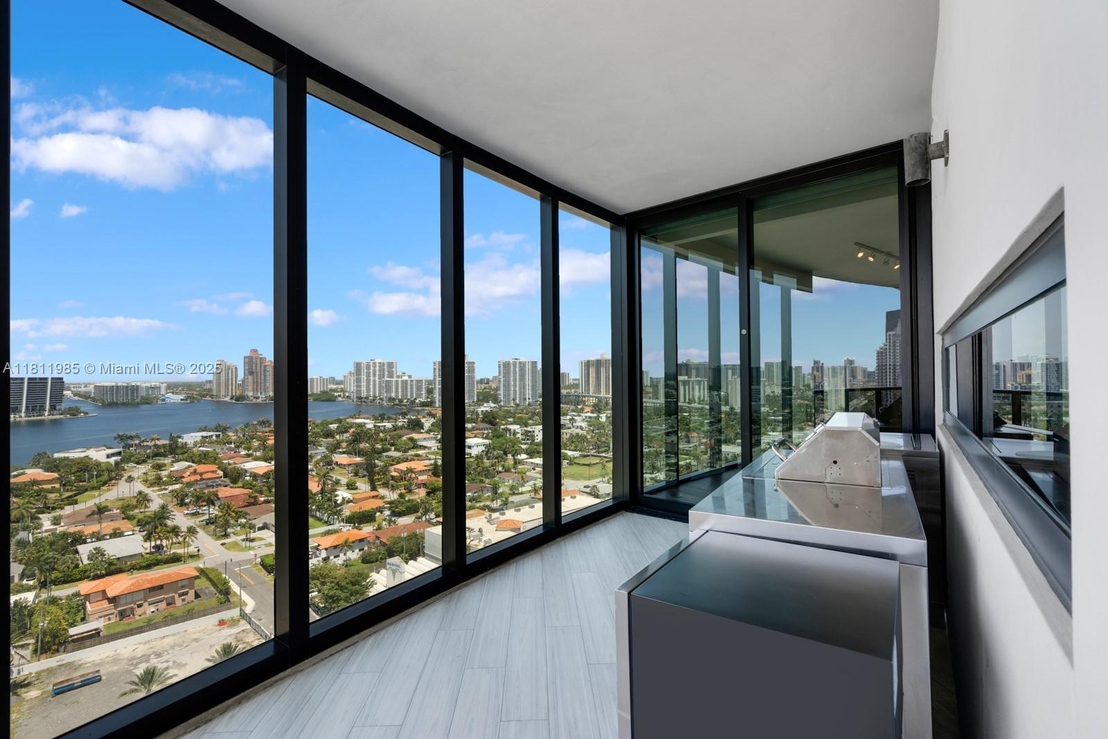 image Porsche Design Tower36