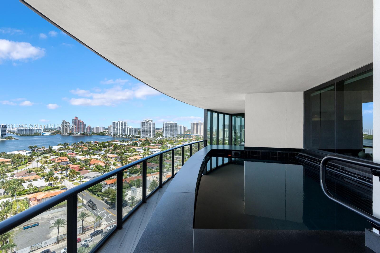 image Porsche Design Tower38