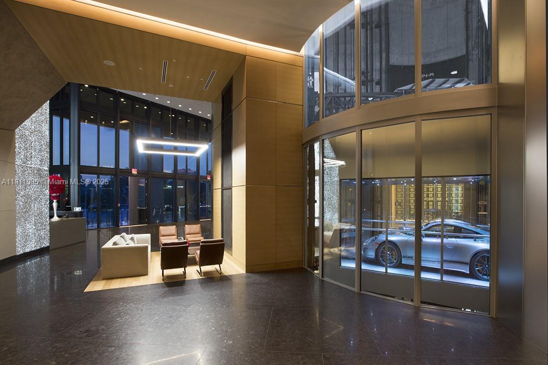 image Porsche Design Tower40