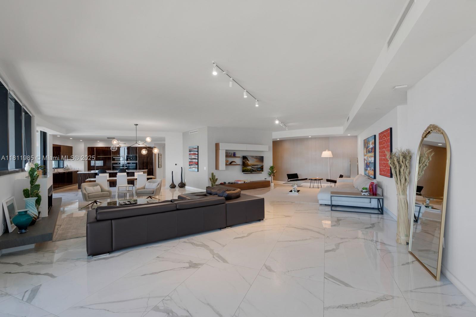image Porsche Design Tower4