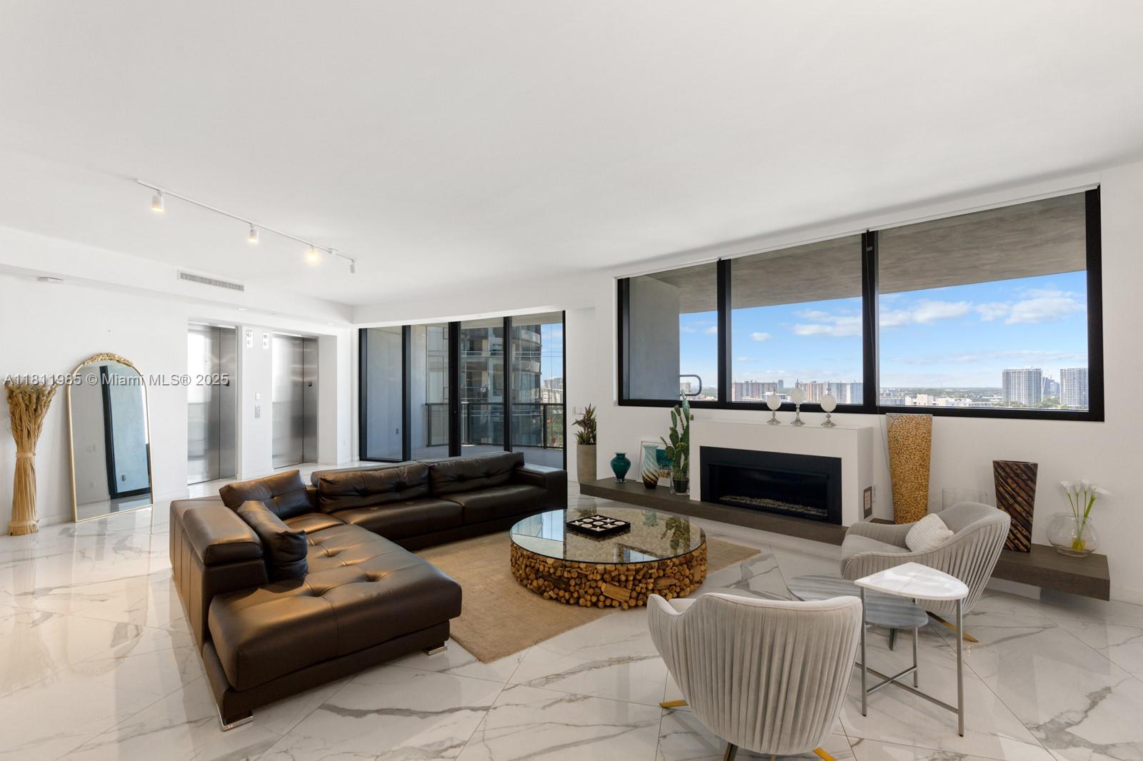 image Porsche Design Tower6