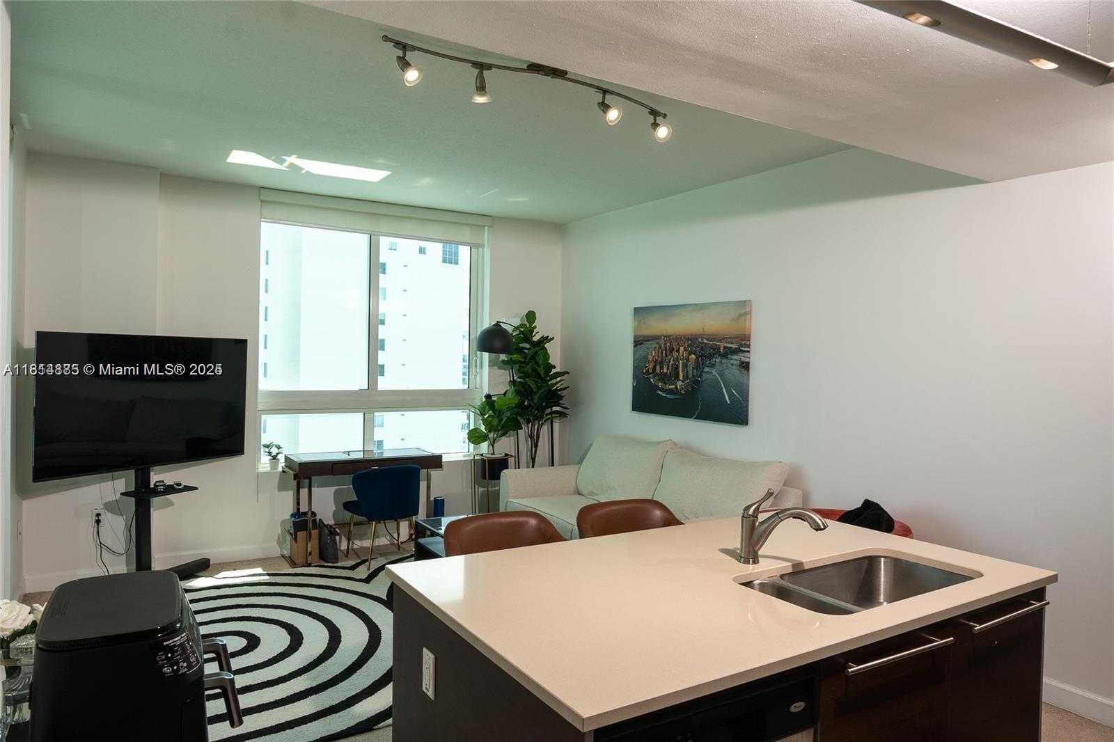 image Quantum On The Bay Condo2