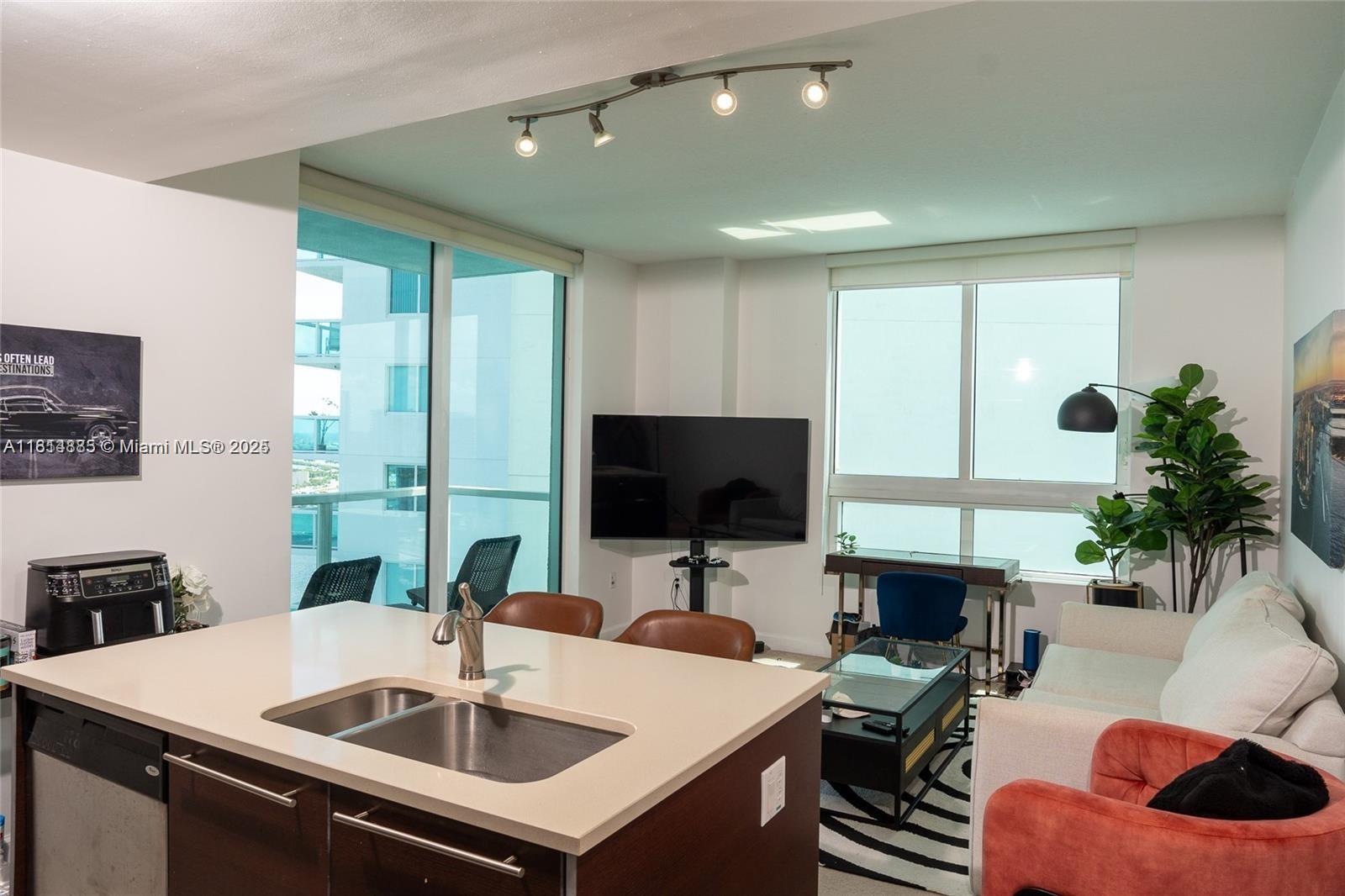 image Quantum On The Bay Condo3