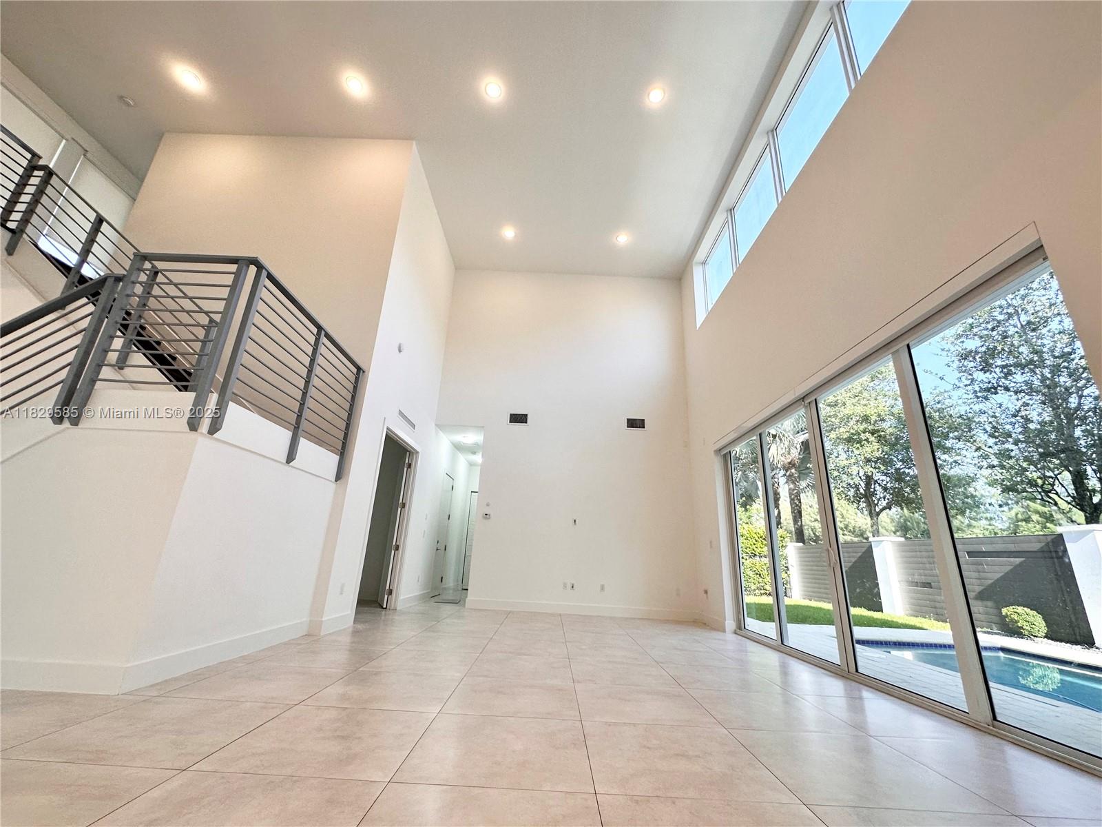 10258 NW 74th Ter Doral, FL 33178