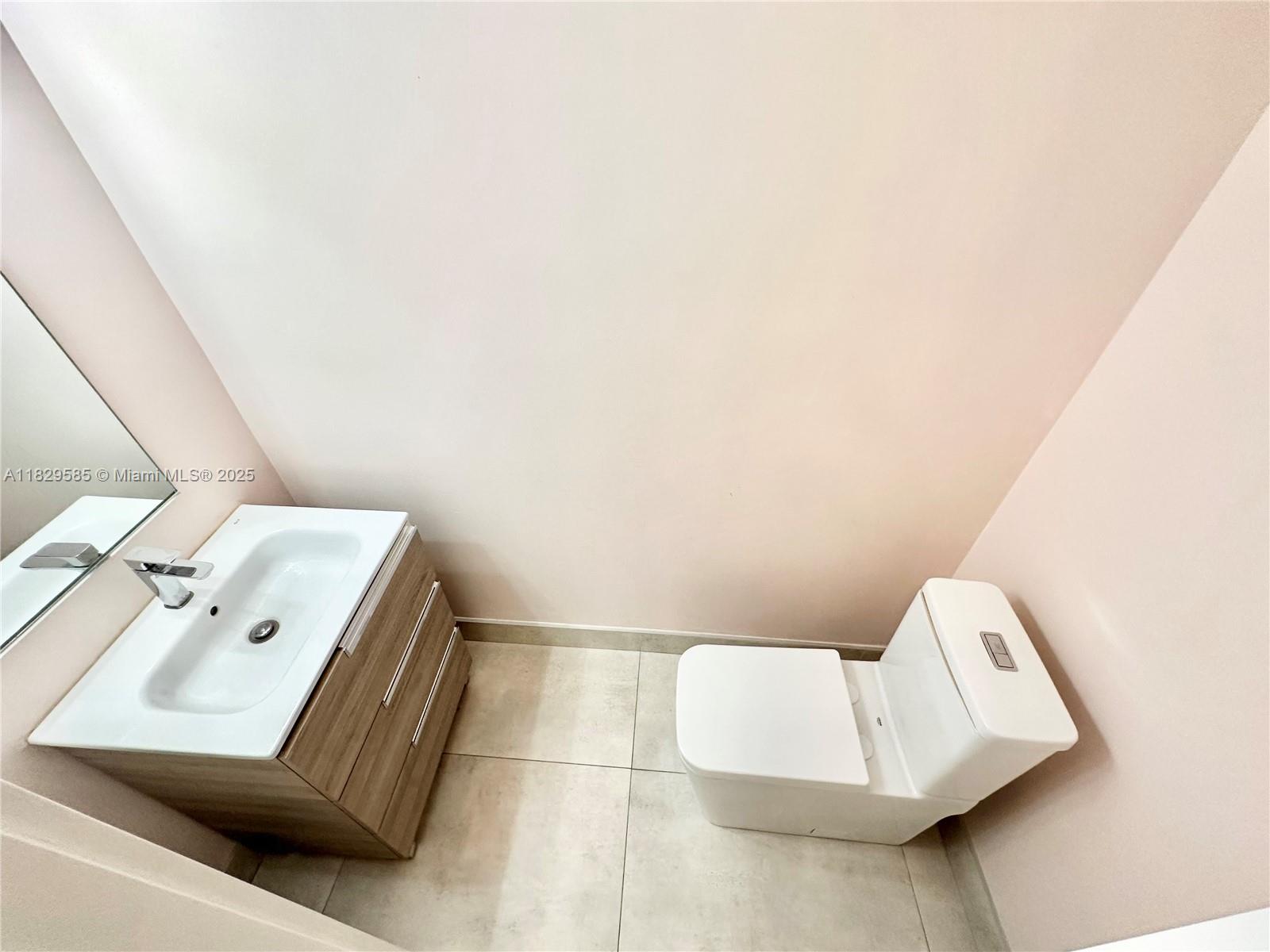 10258 NW 74th Ter Doral, FL 33178