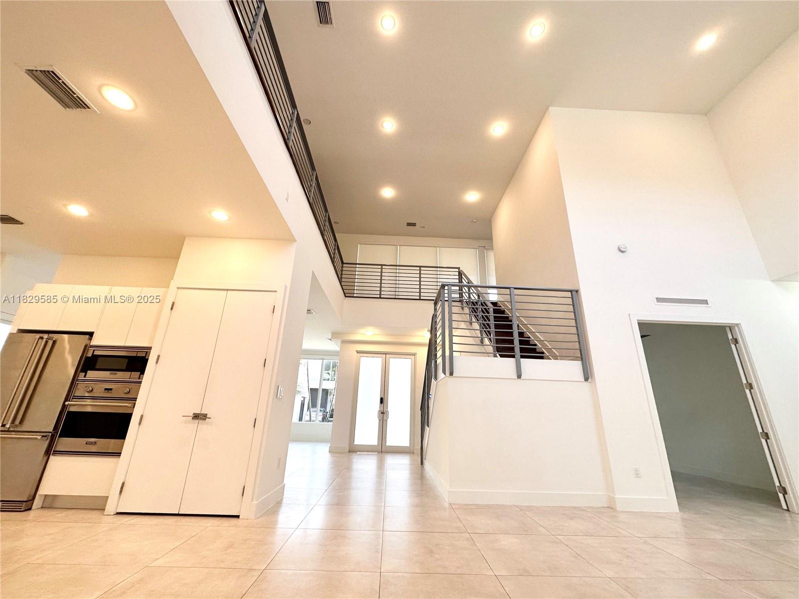 10258 NW 74th Ter Doral, FL 33178