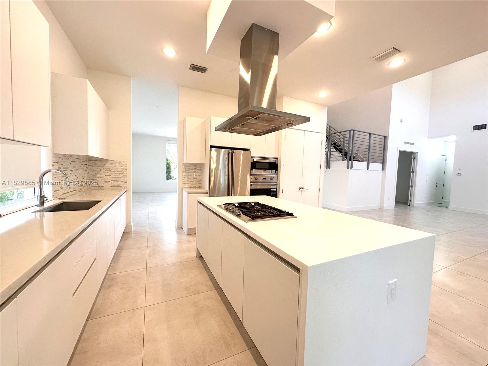 10258 NW 74th Ter Doral, FL 33178