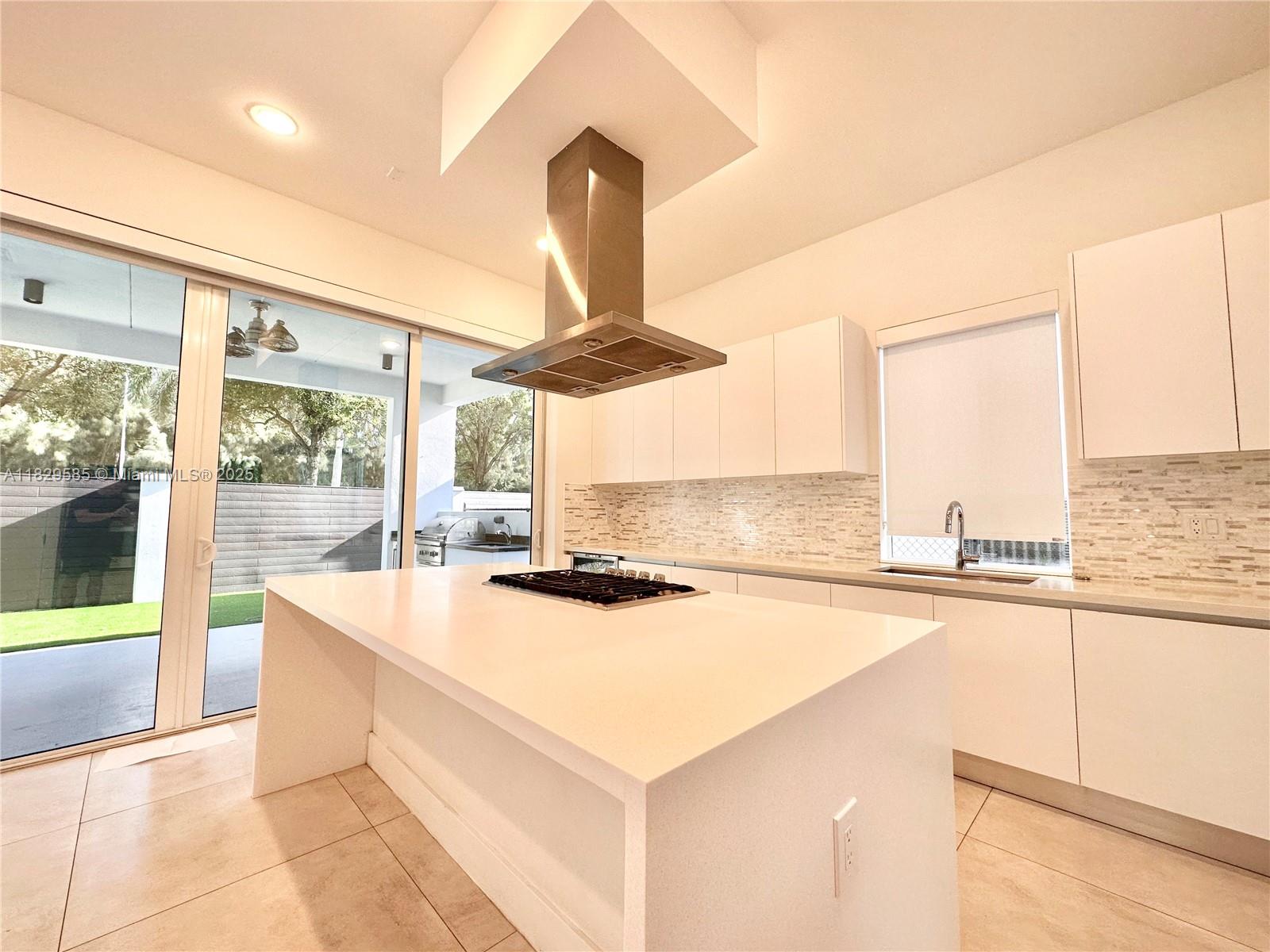 10258 NW 74th Ter Doral, FL 33178