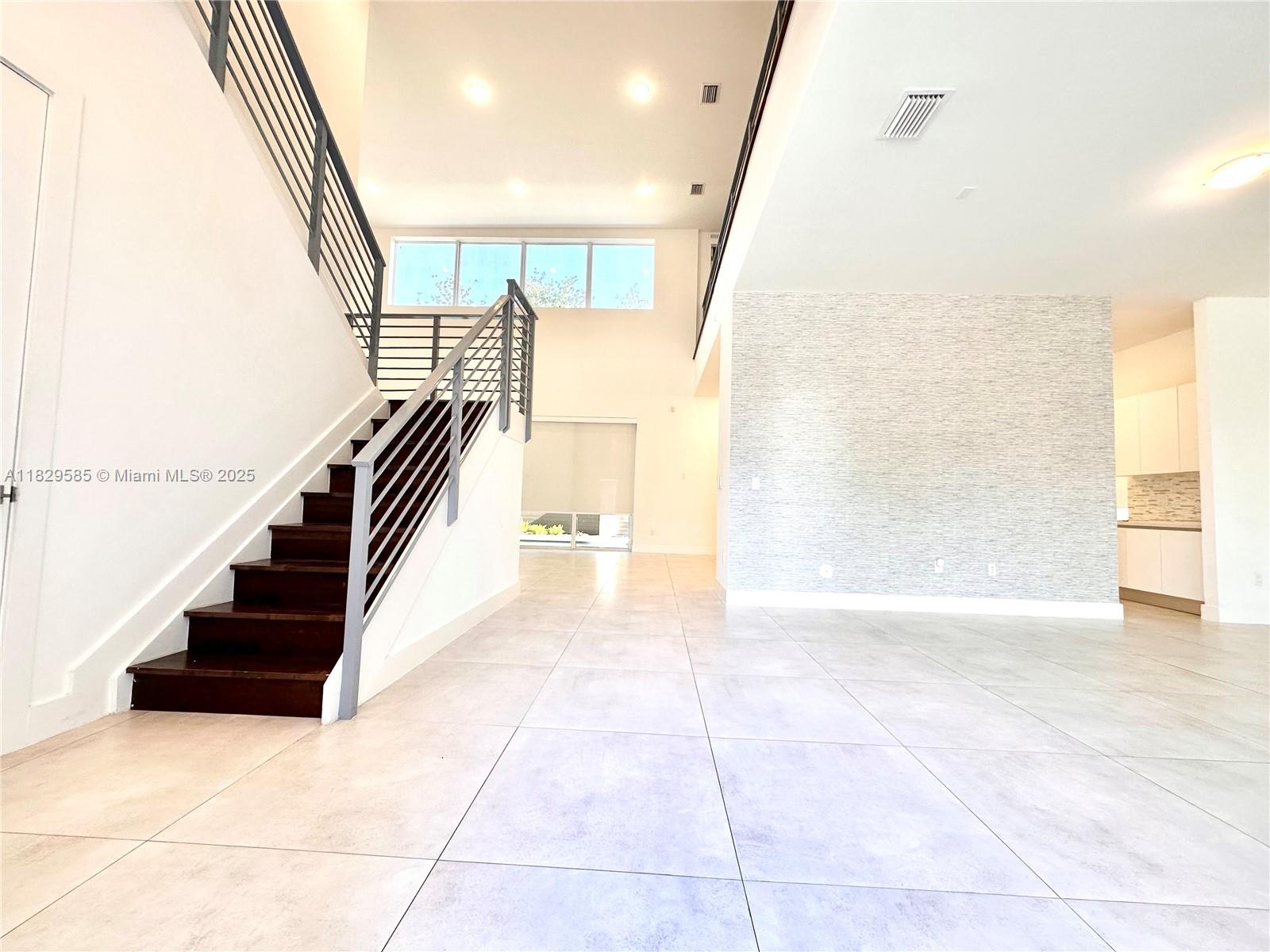 10258 NW 74th Ter Doral, FL 33178