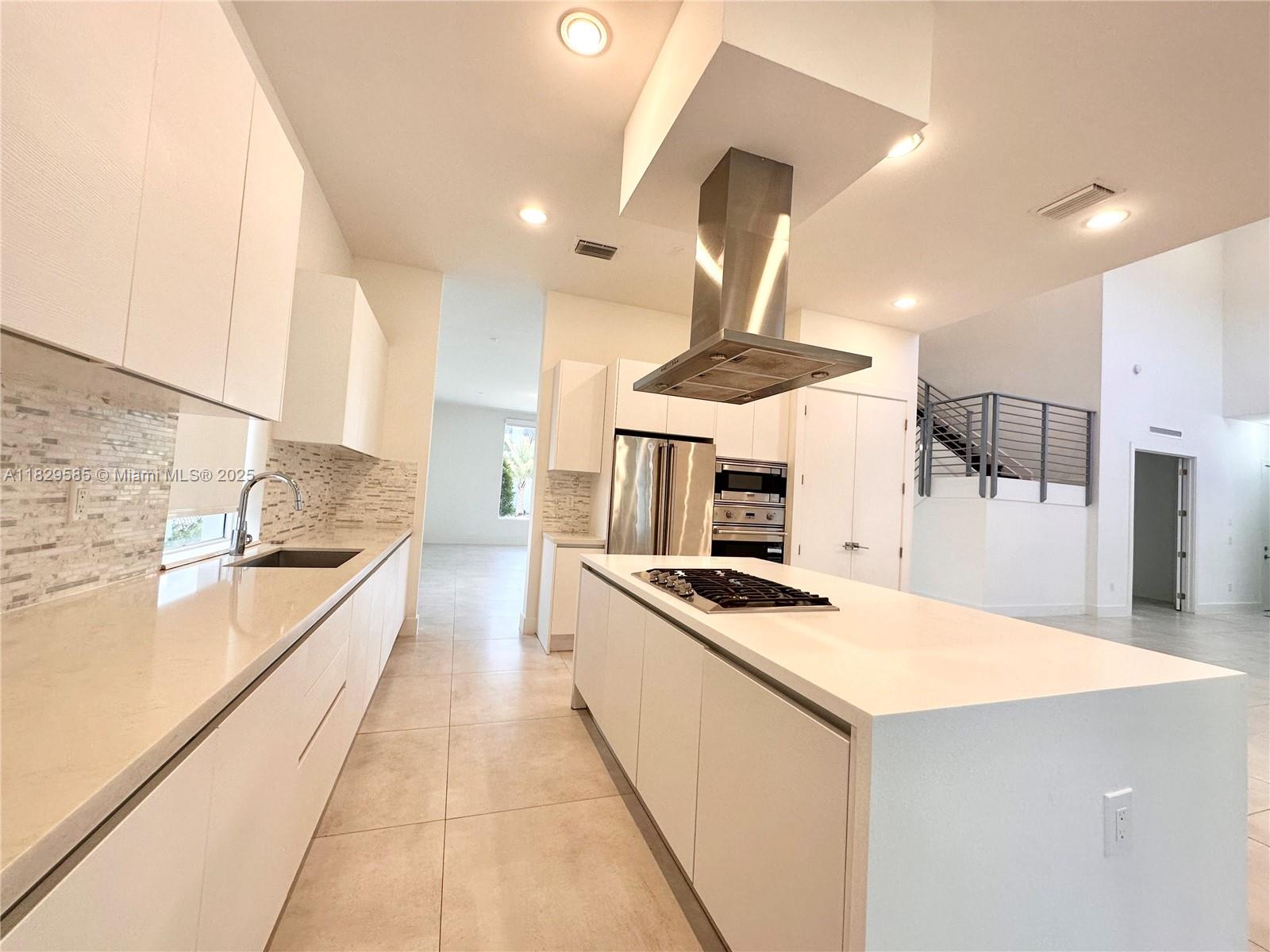 10258 NW 74th Ter Doral, FL 33178