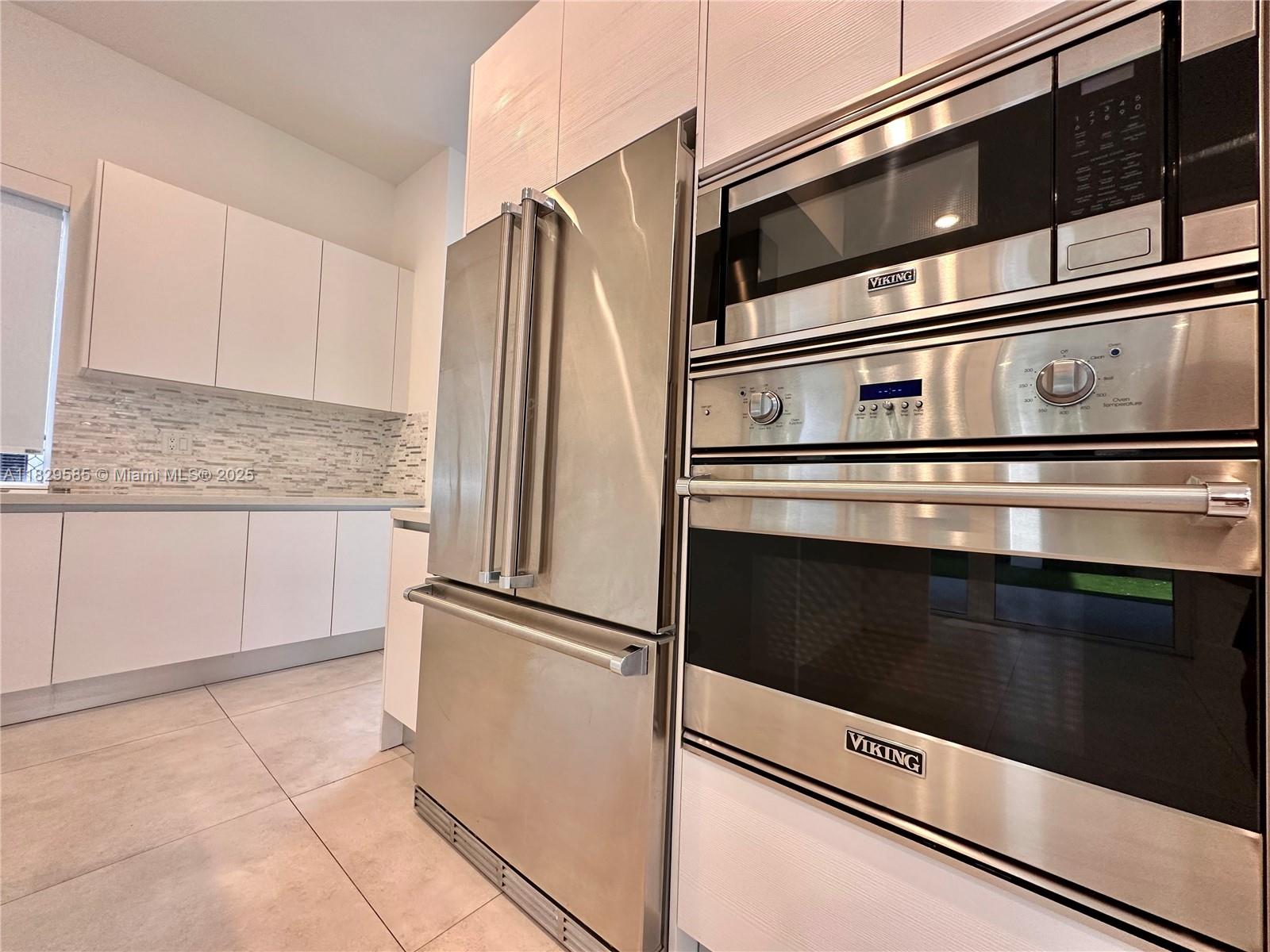 10258 NW 74th Ter Doral, FL 33178