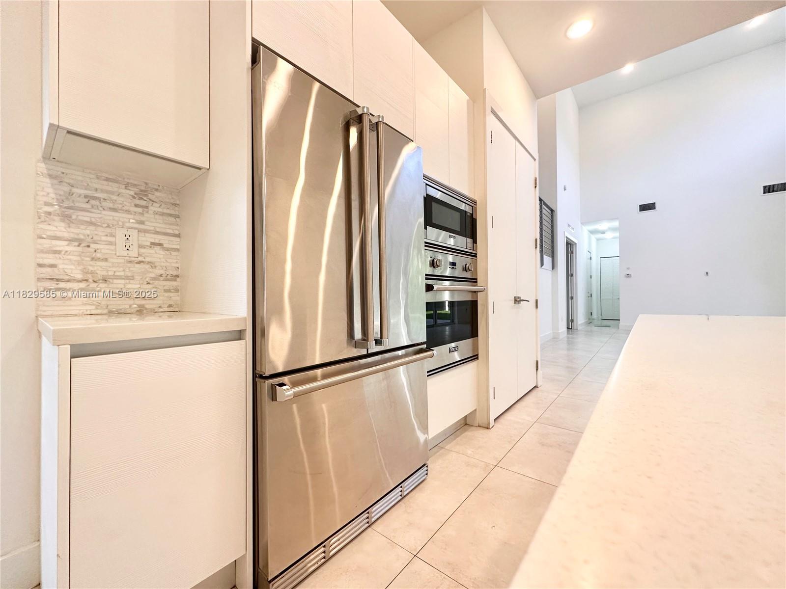 10258 NW 74th Ter Doral, FL 33178