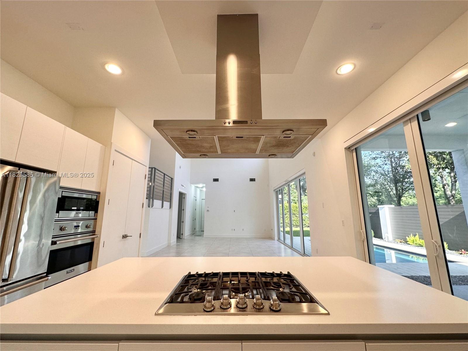 10258 NW 74th Ter Doral, FL 33178