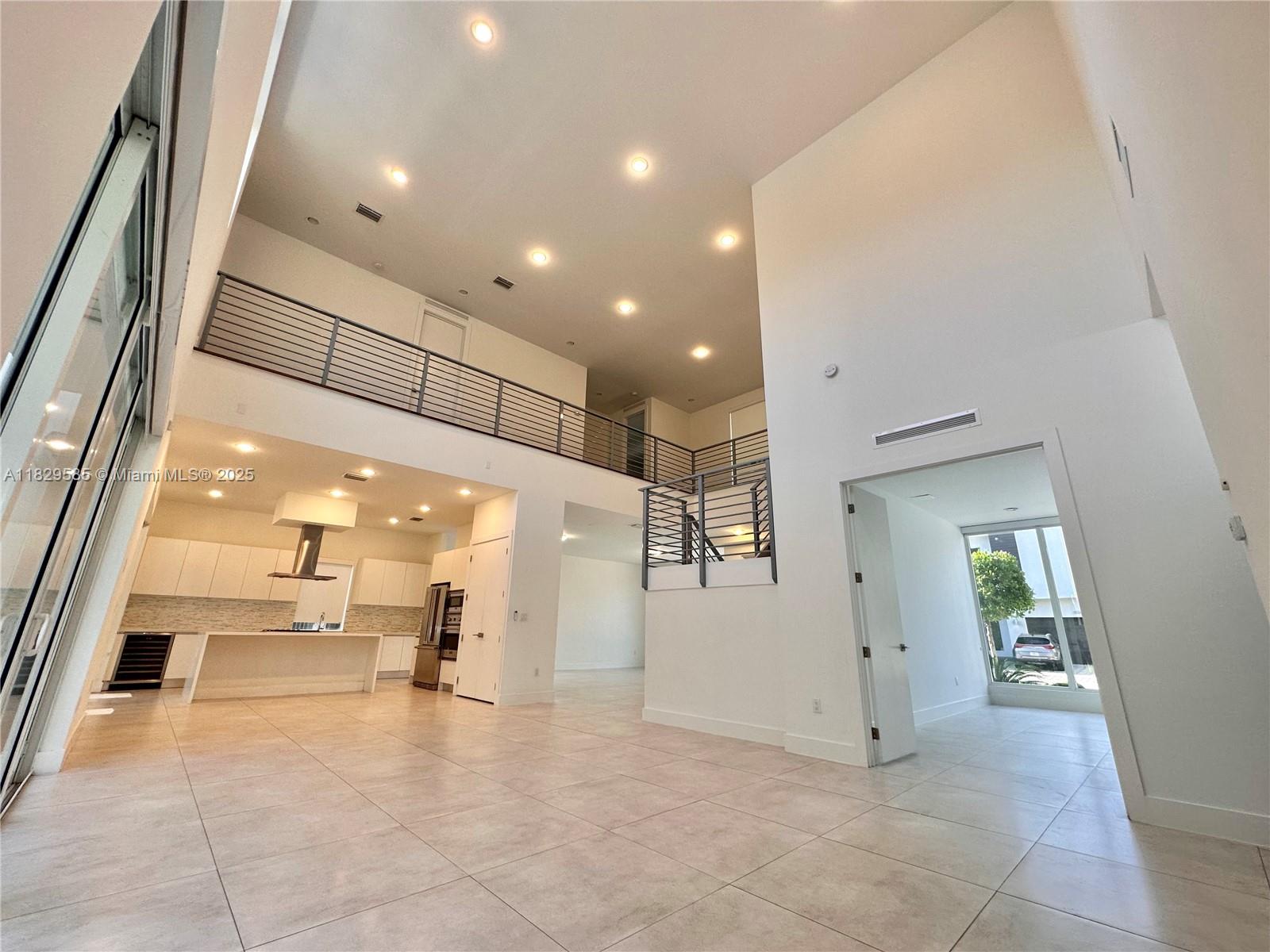 10258 NW 74th Ter Doral, FL 33178