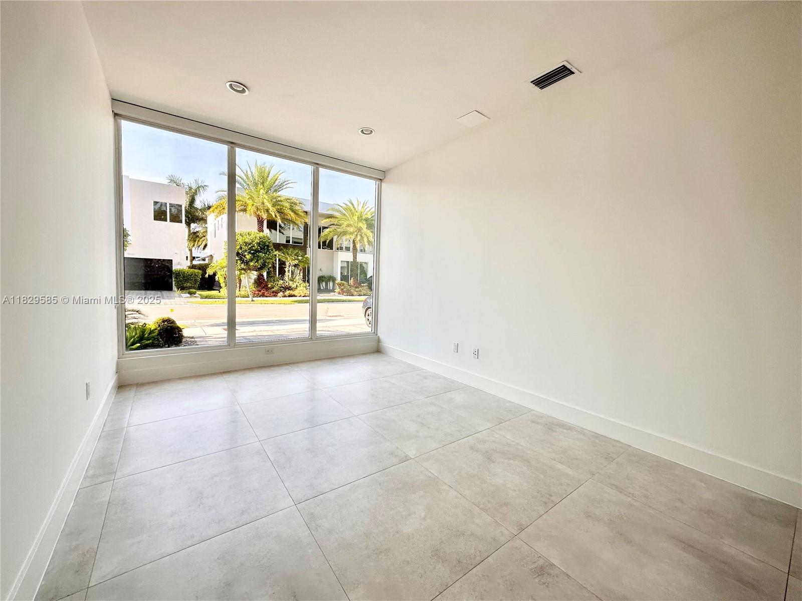 10258 NW 74th Ter Doral, FL 33178