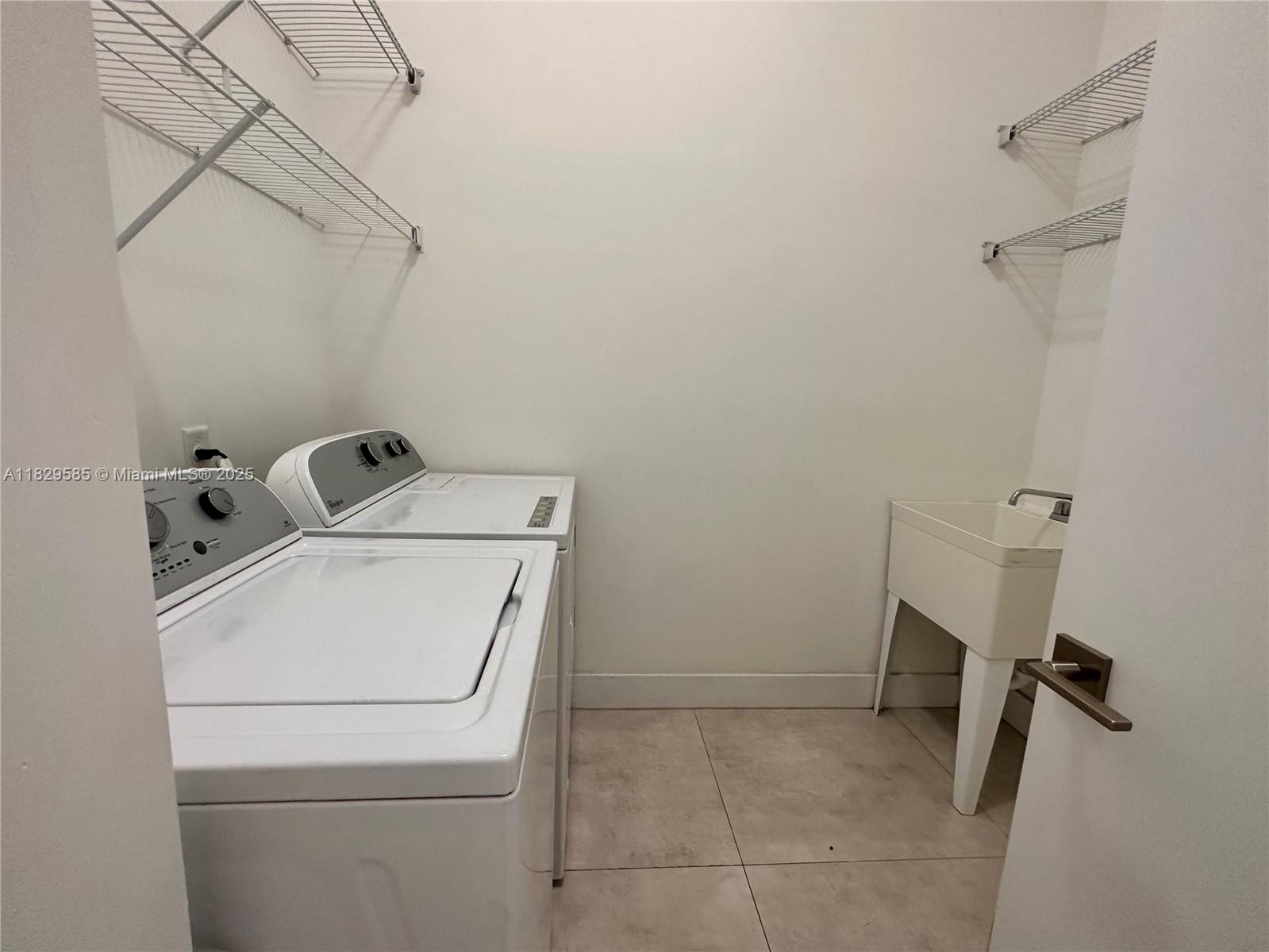 10258 NW 74th Ter Doral, FL 33178