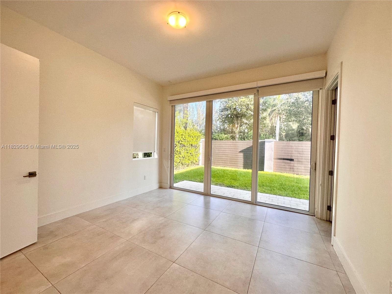 10258 NW 74th Ter Doral, FL 33178