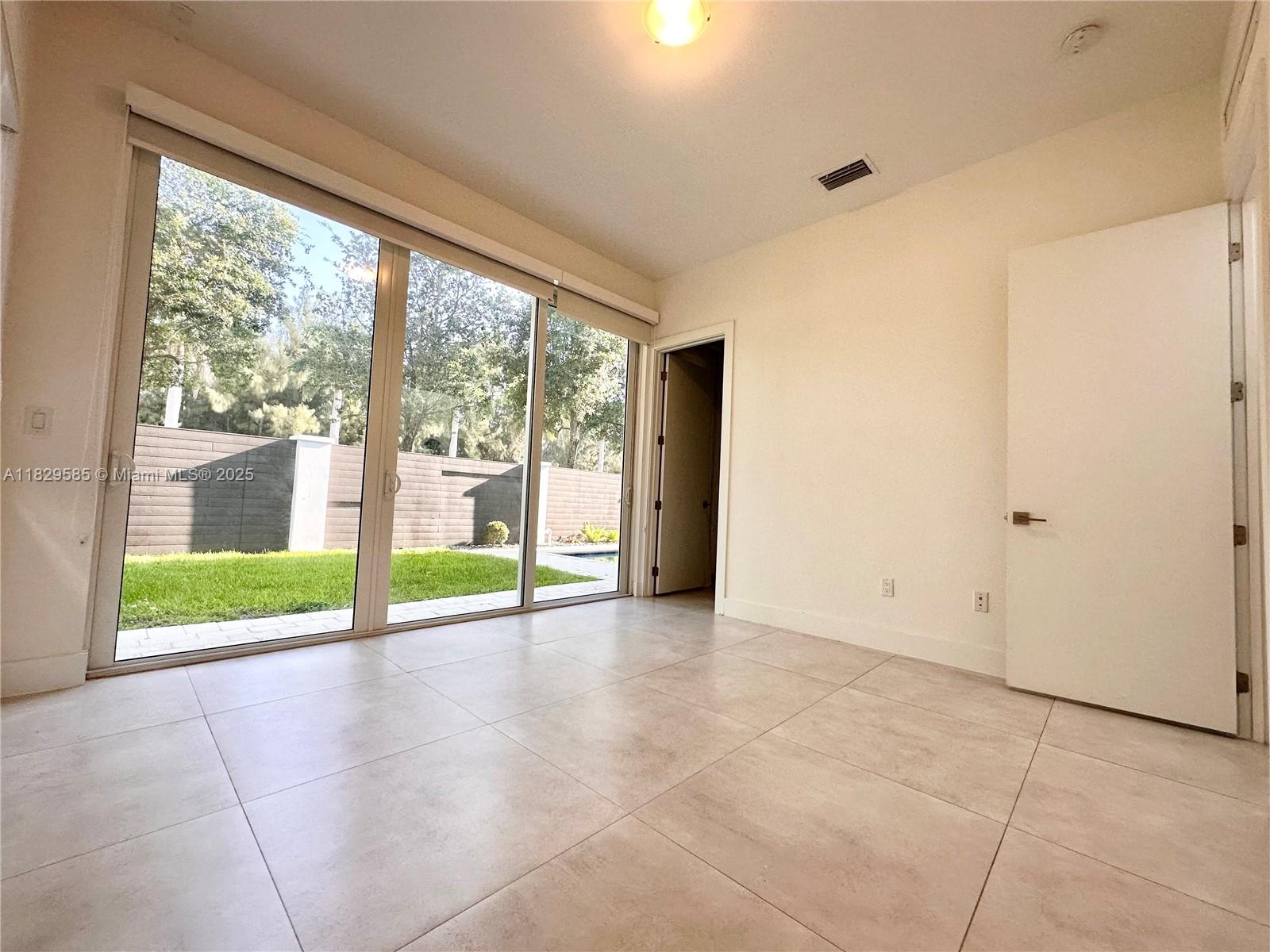 10258 NW 74th Ter Doral, FL 33178