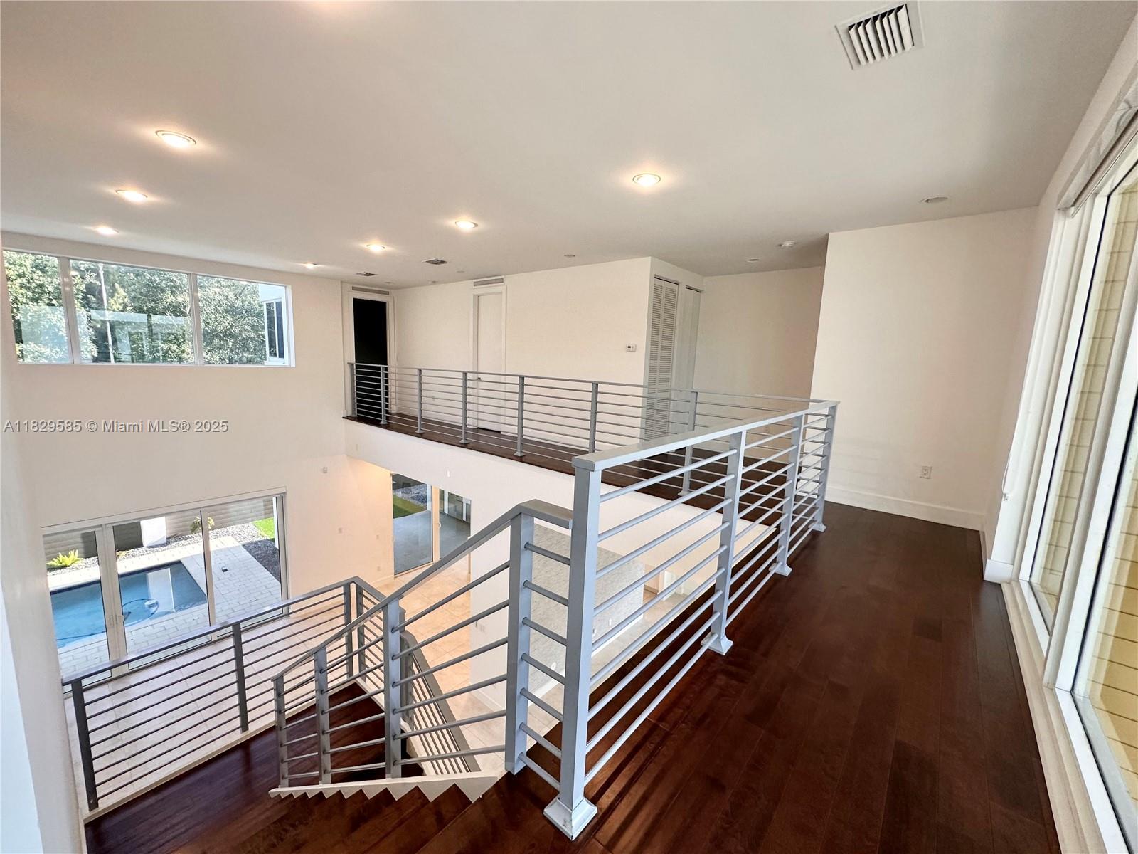 10258 NW 74th Ter Doral, FL 33178