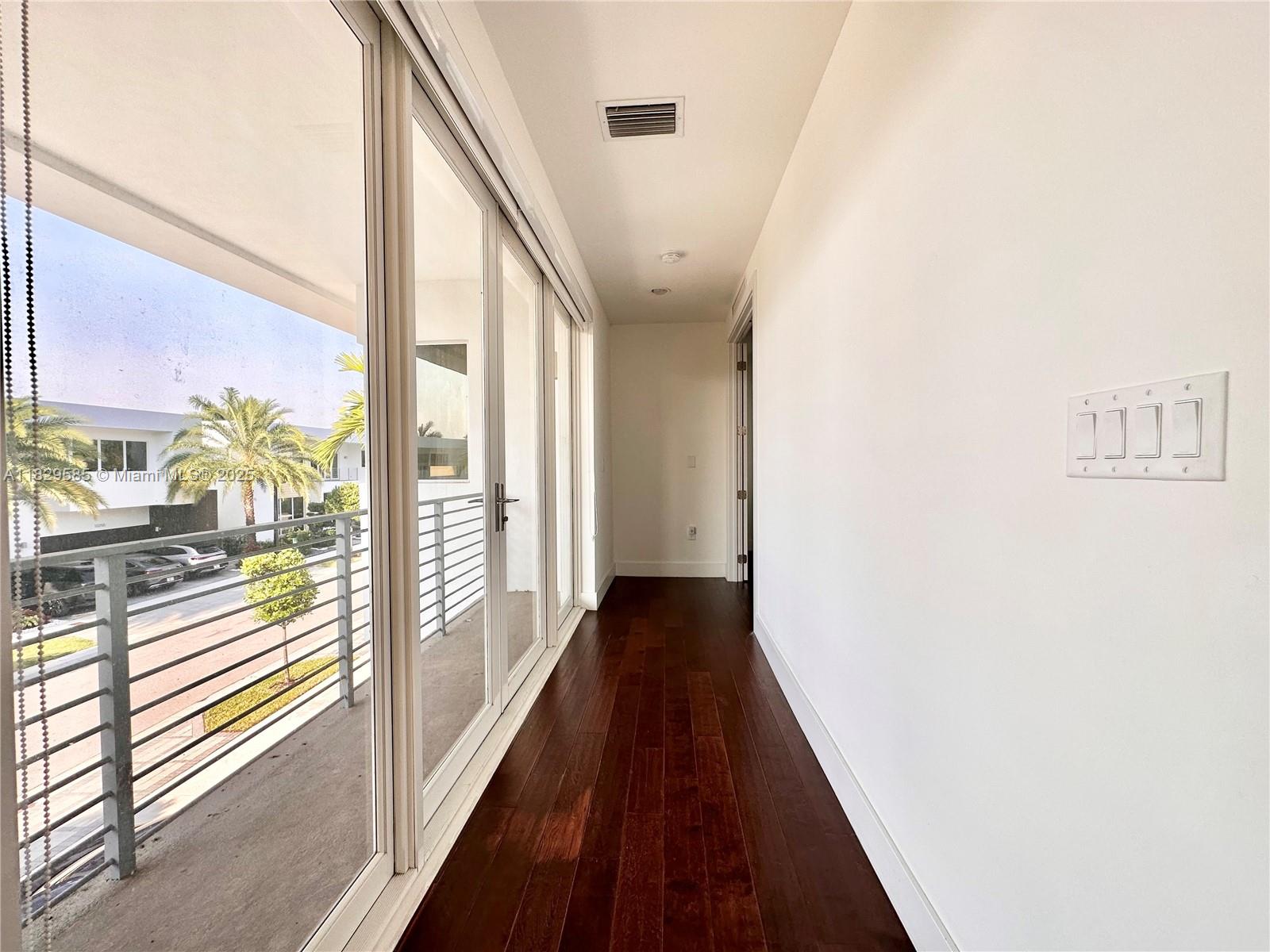 10258 NW 74th Ter Doral, FL 33178