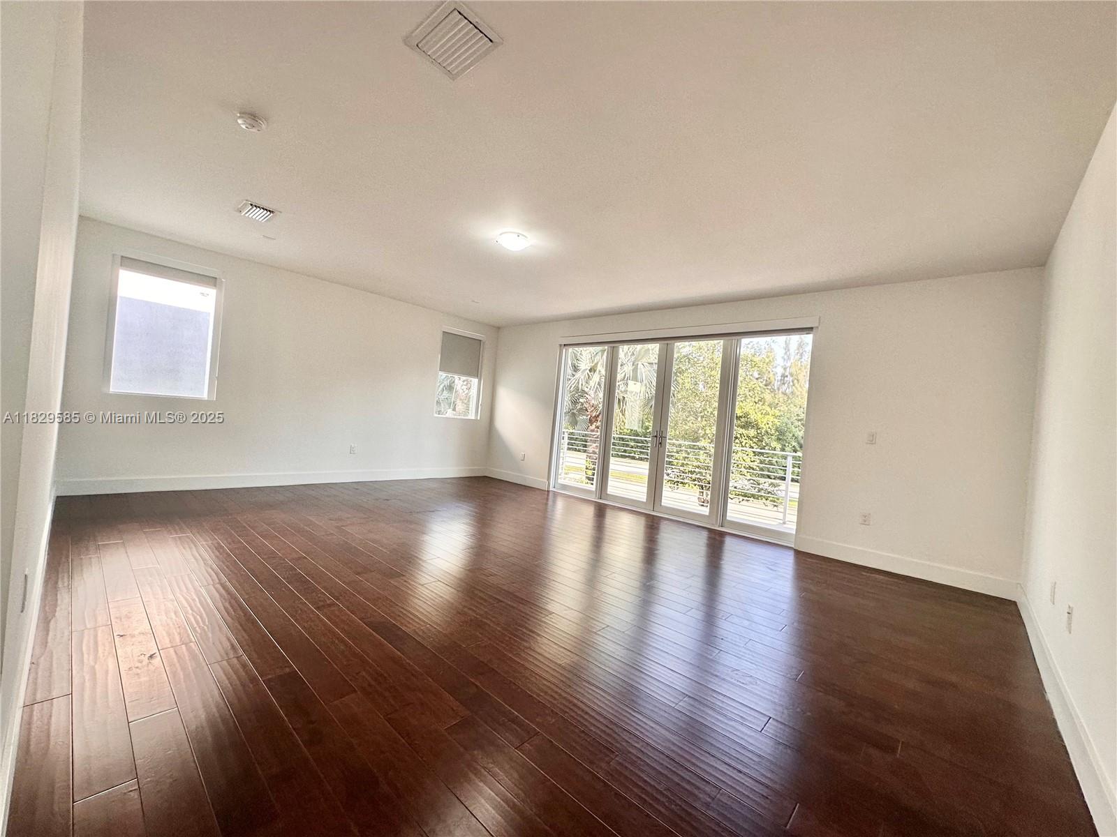 10258 NW 74th Ter Doral, FL 33178