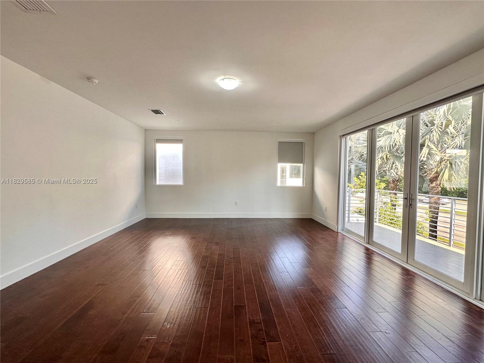 10258 NW 74th Ter Doral, FL 33178