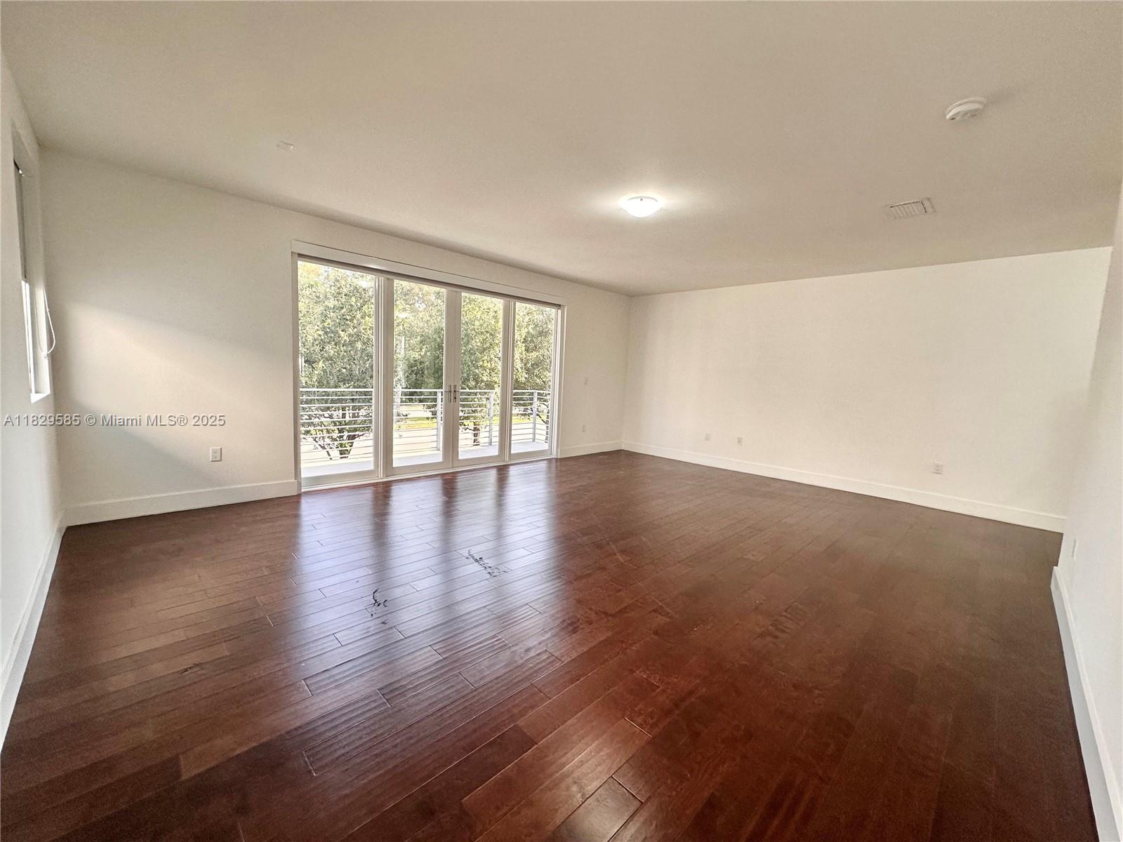 10258 NW 74th Ter Doral, FL 33178