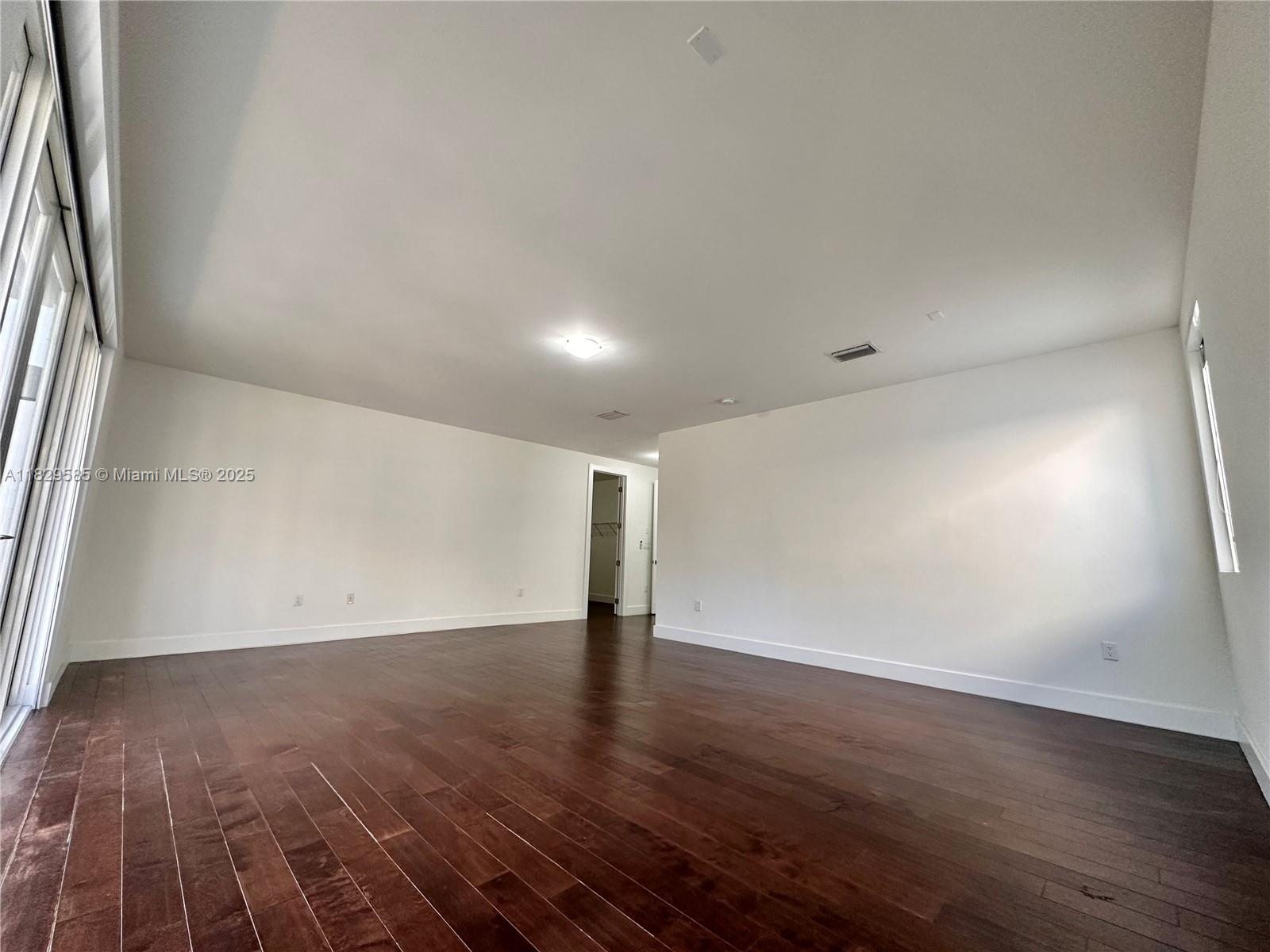 10258 NW 74th Ter Doral, FL 33178